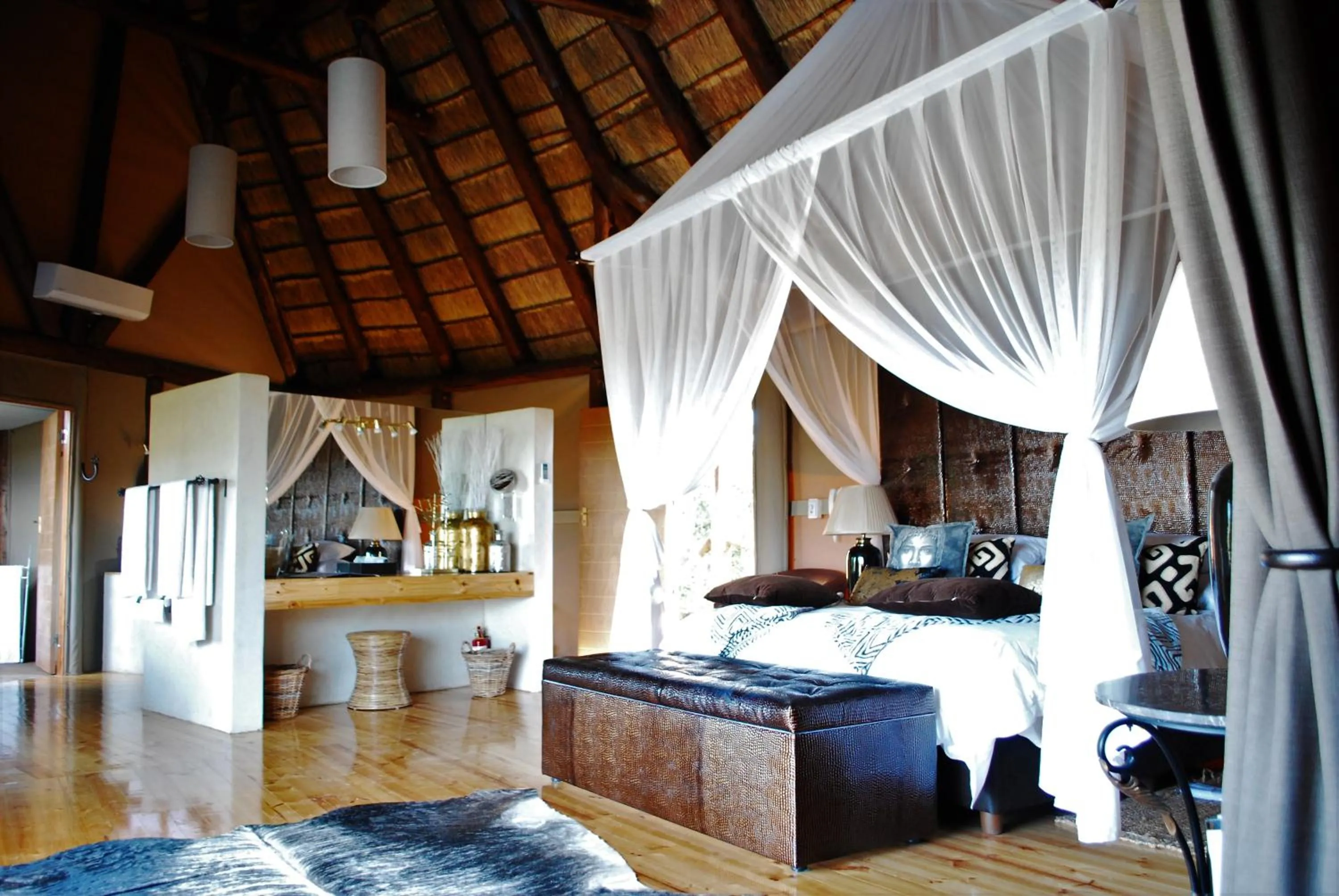 Photo of the whole room in Bush Lodge – Amakhala Game Reserve