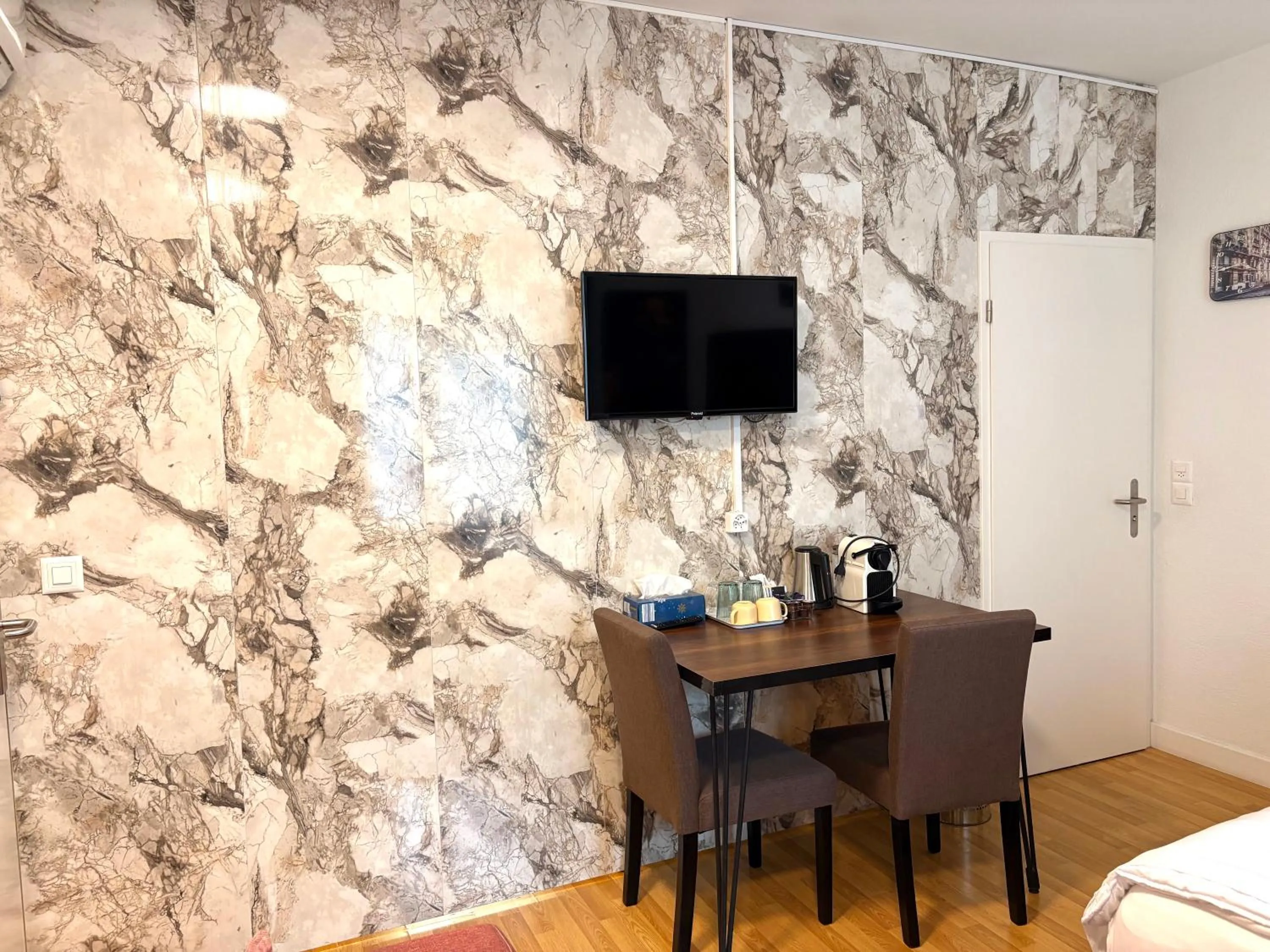 Dining area in Akomo Bern