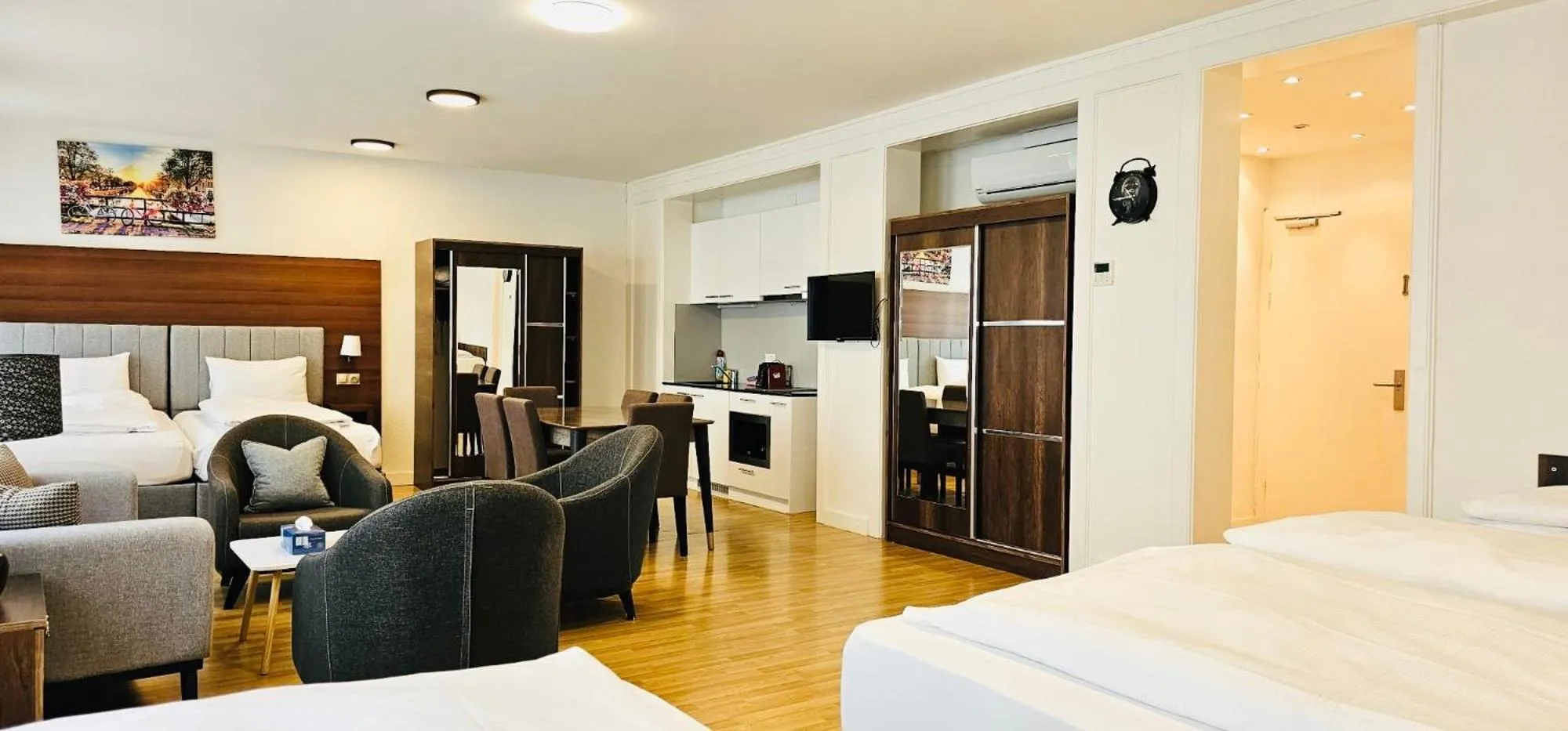 Living room, Bed in Akomo Bern