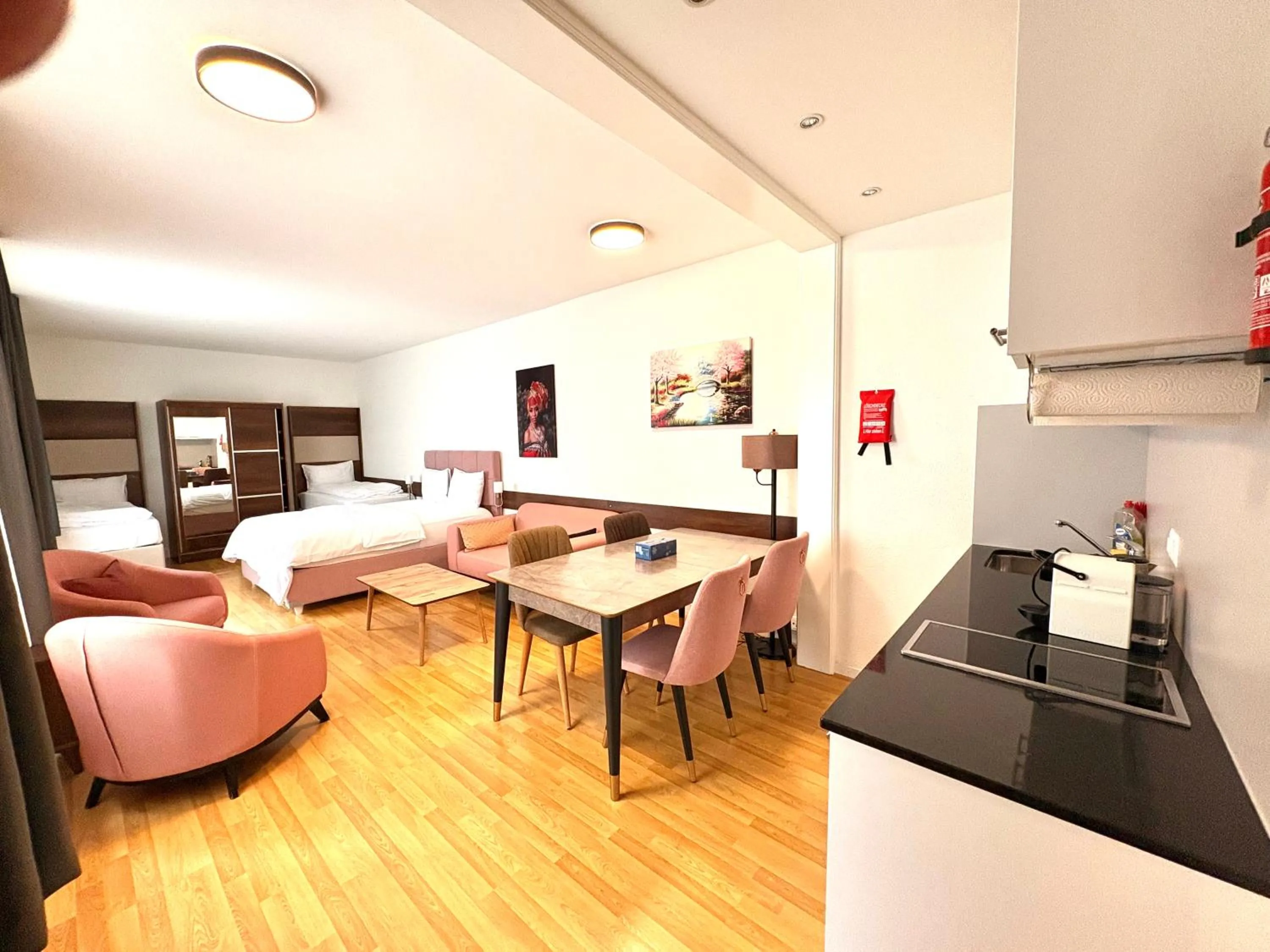 Photo of the whole room in Akomo Bern