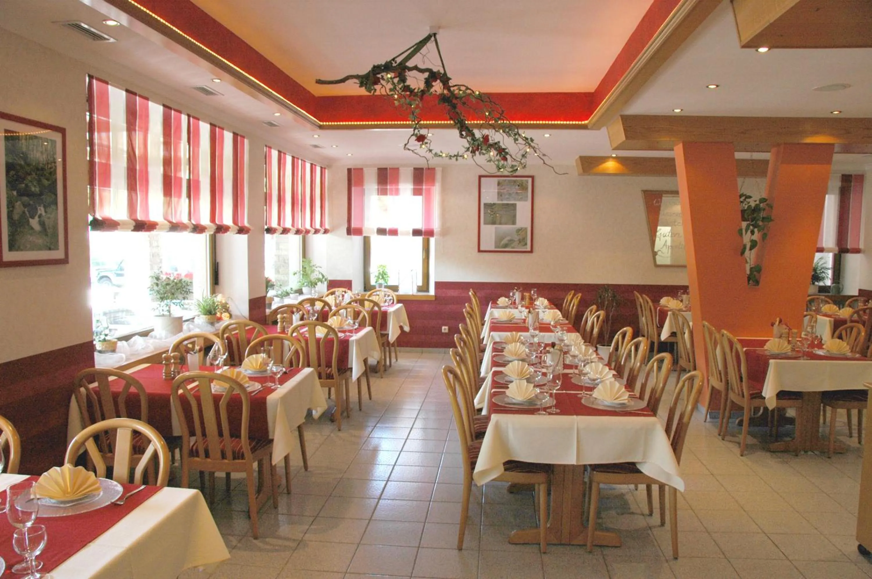 Restaurant/places to eat in Hotel Hauer