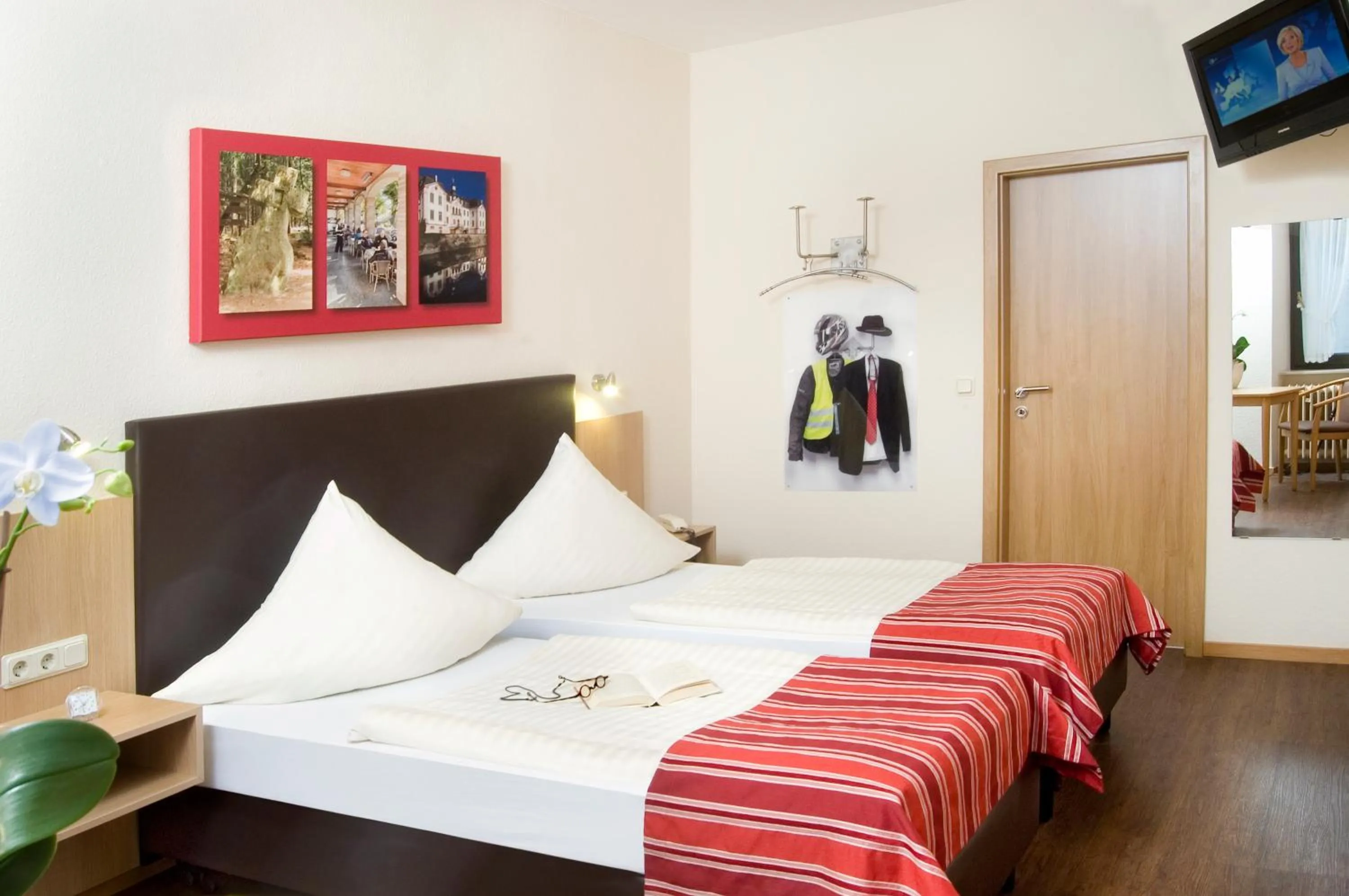 Photo of the whole room, Bed in Hotel Hauer