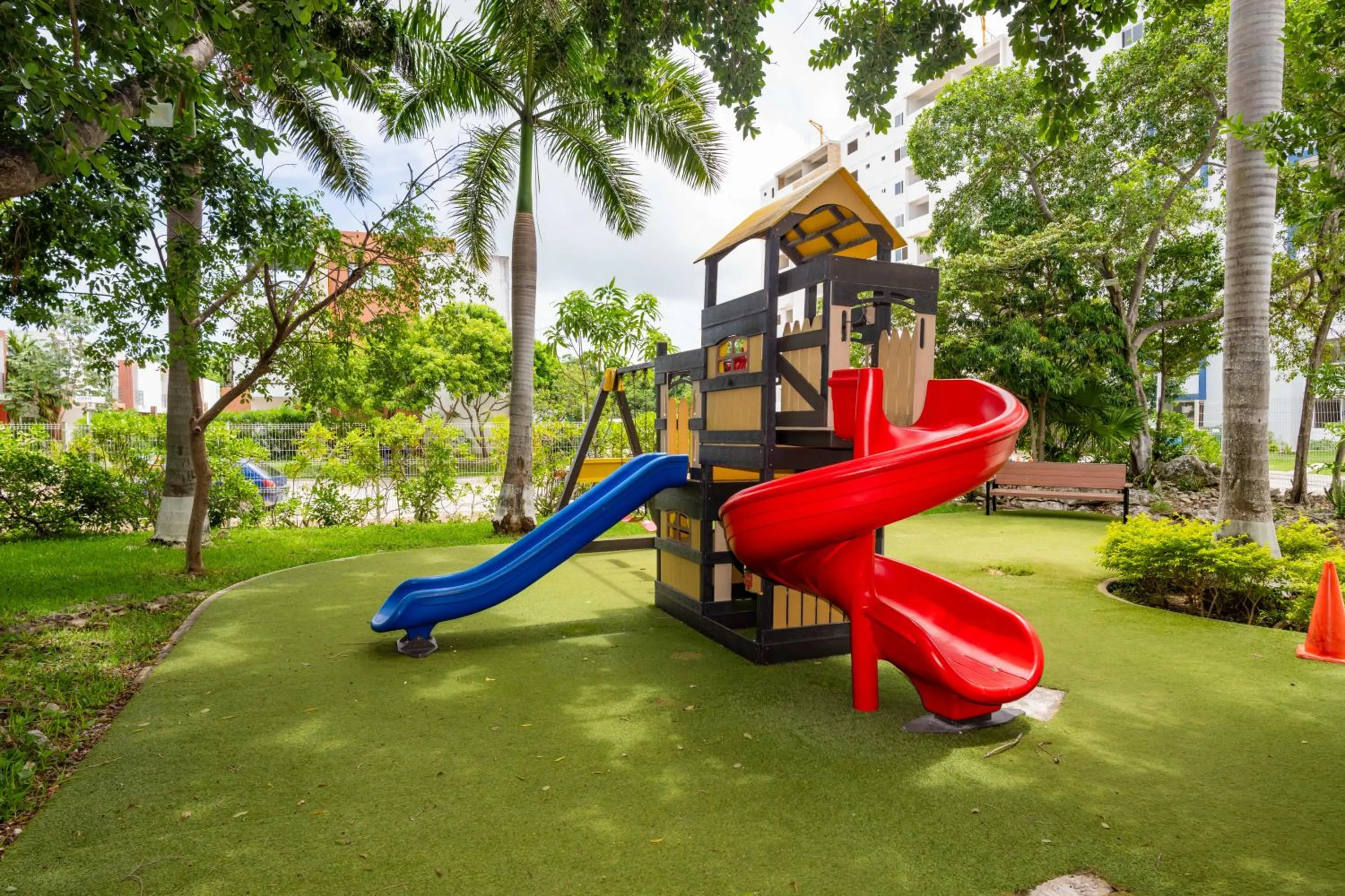 Children play ground in UNICO Y AGRADABLE DTO EN ZONA CENTRO PARA 6 PAX