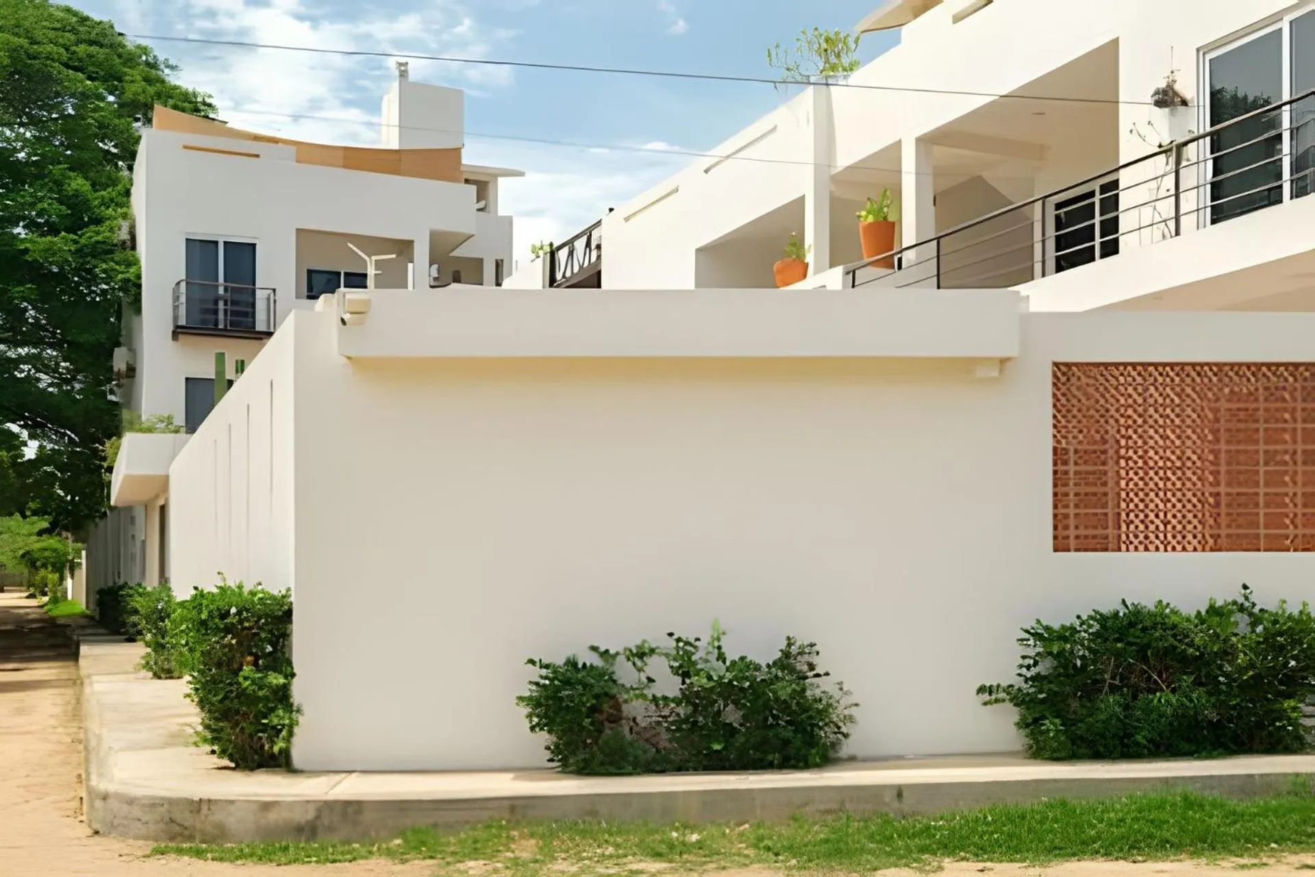 Facade/entrance in La Aurora Puerto Escondido