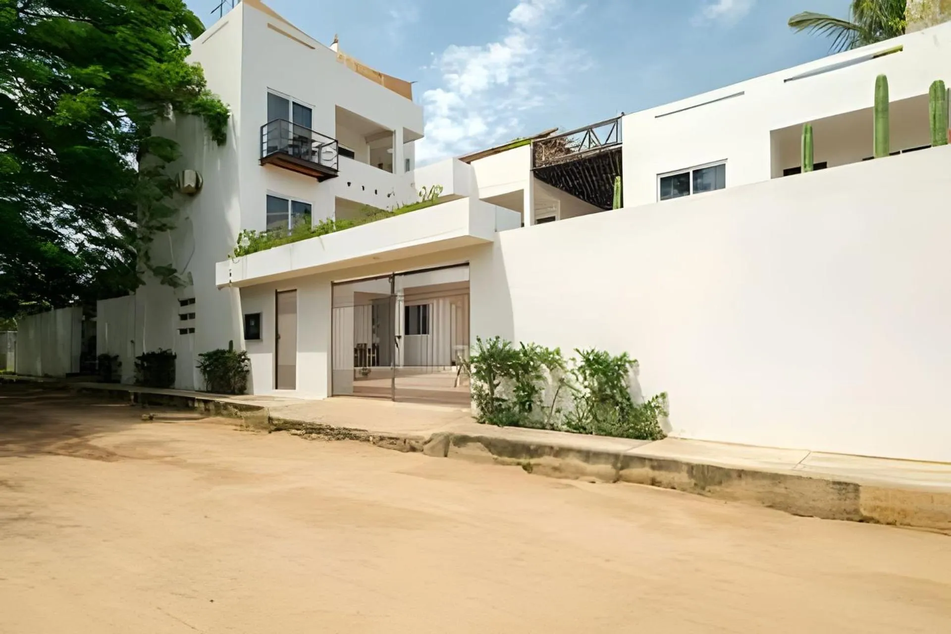 Facade/entrance in La Aurora Puerto Escondido