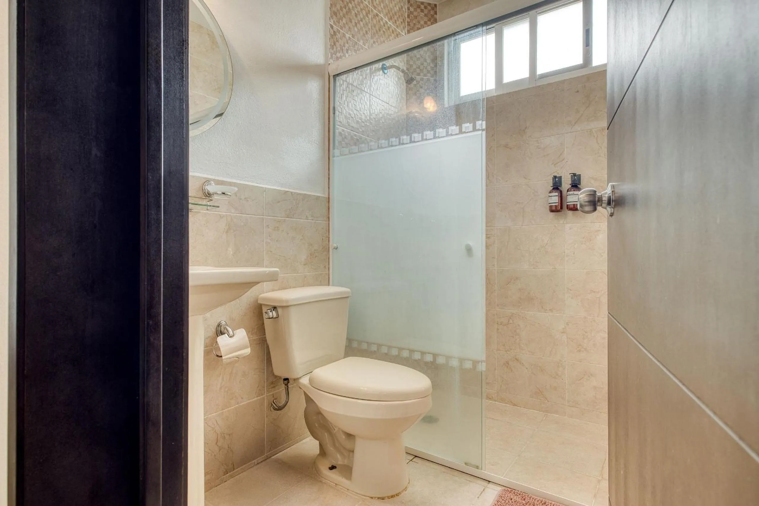 Toilet in La Aurora Puerto Escondido