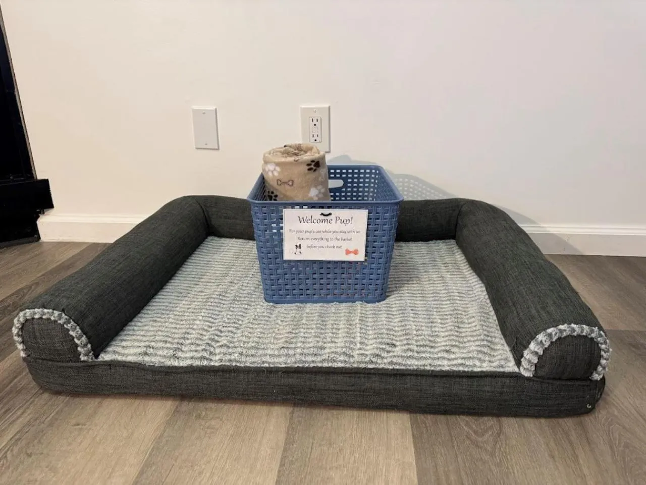 pet friendly, Bed in Waterway Inn