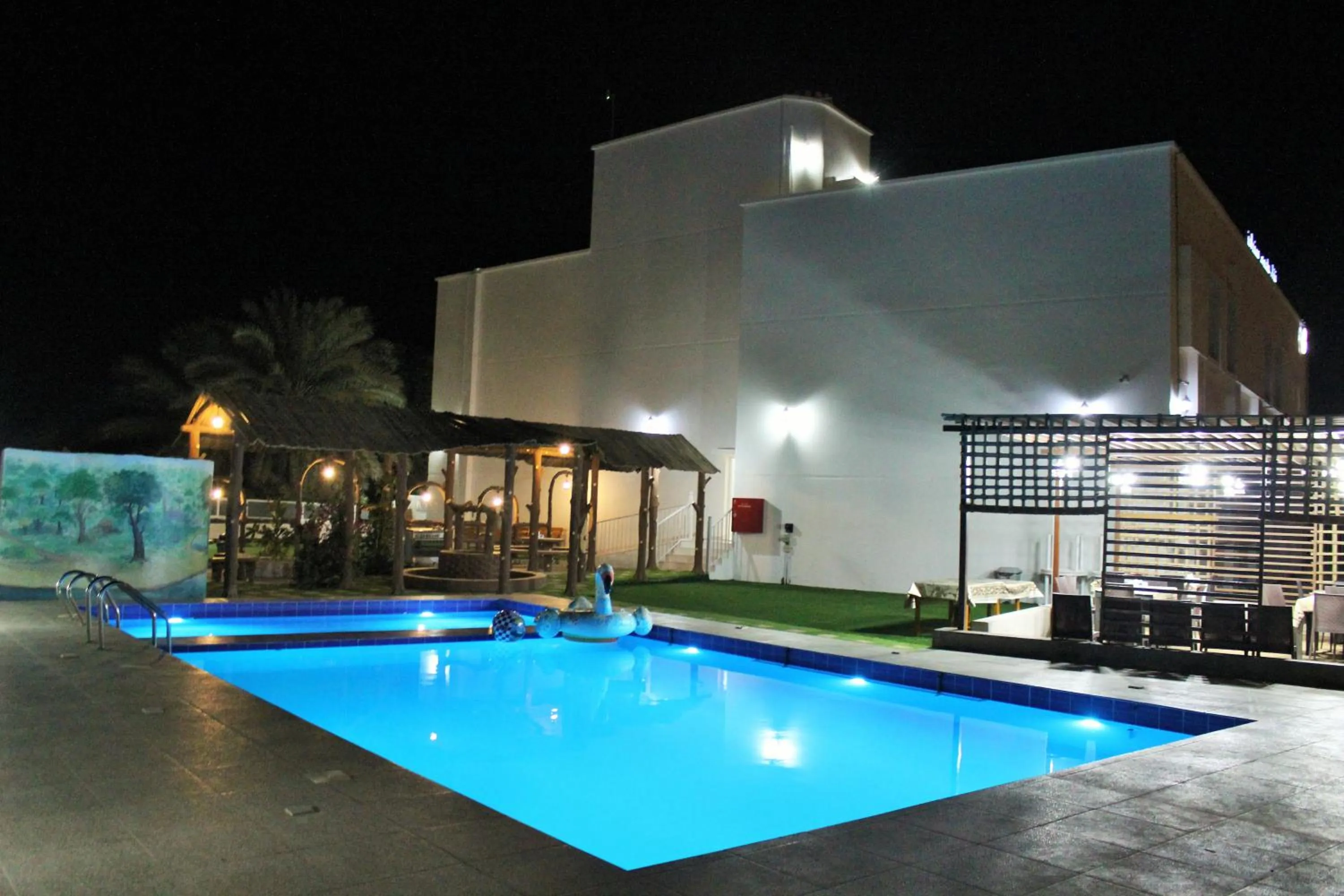 Swimming pool in Tiwi Sunrise