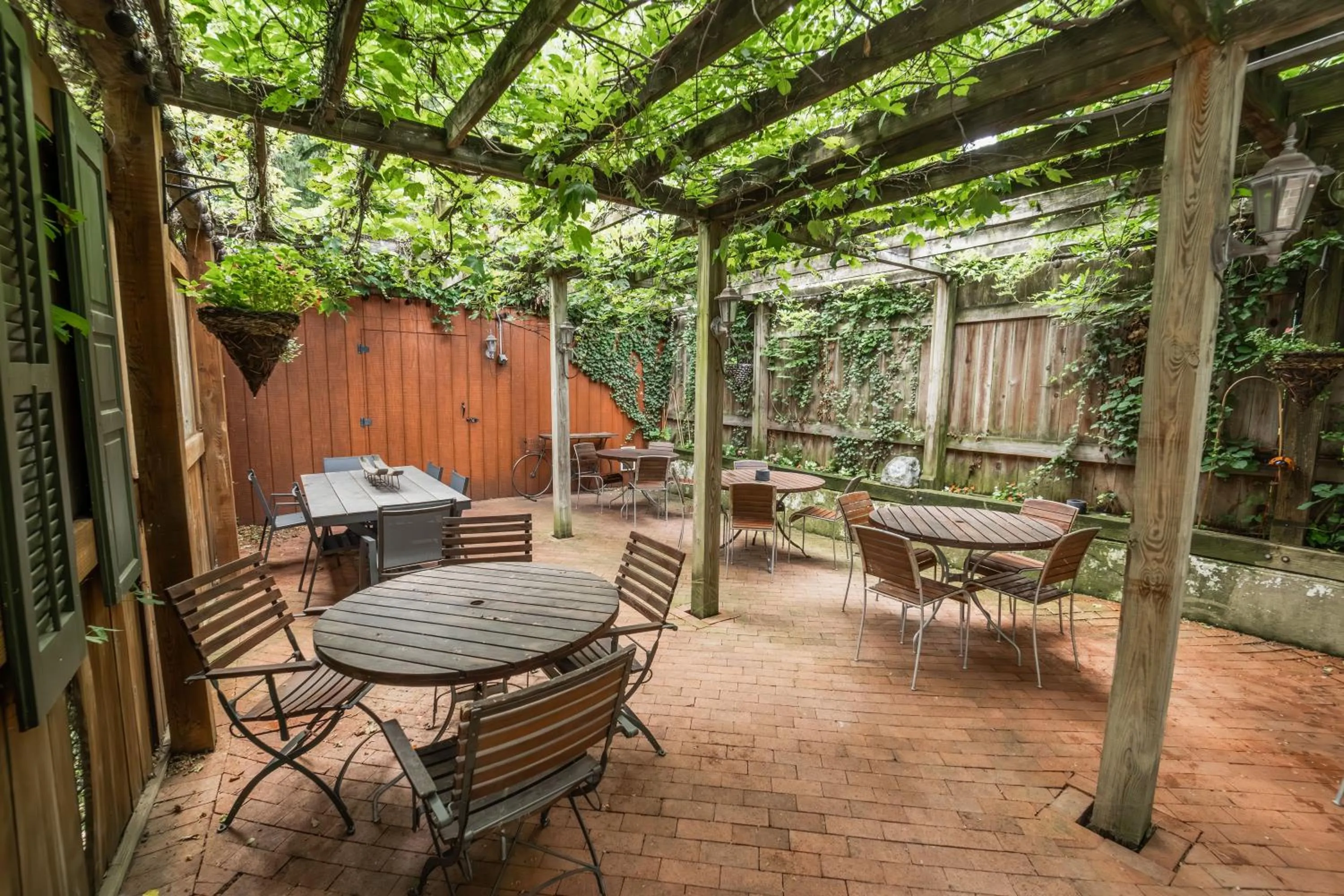 James Buchanan Hotel, Trademark Collection by Wyndham