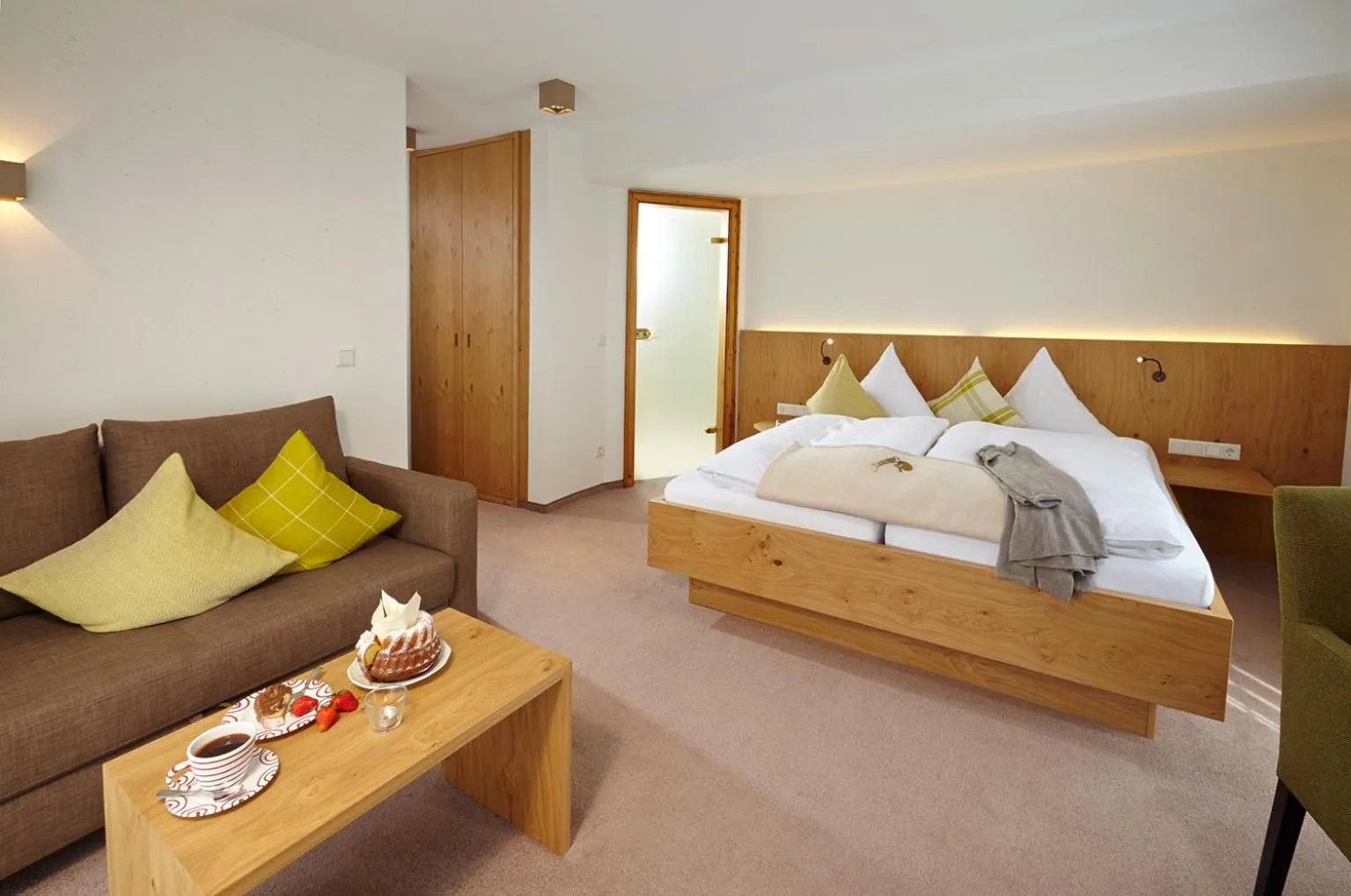 Photo of the whole room, Bed in Hotel Waldhaus Föckinghausen