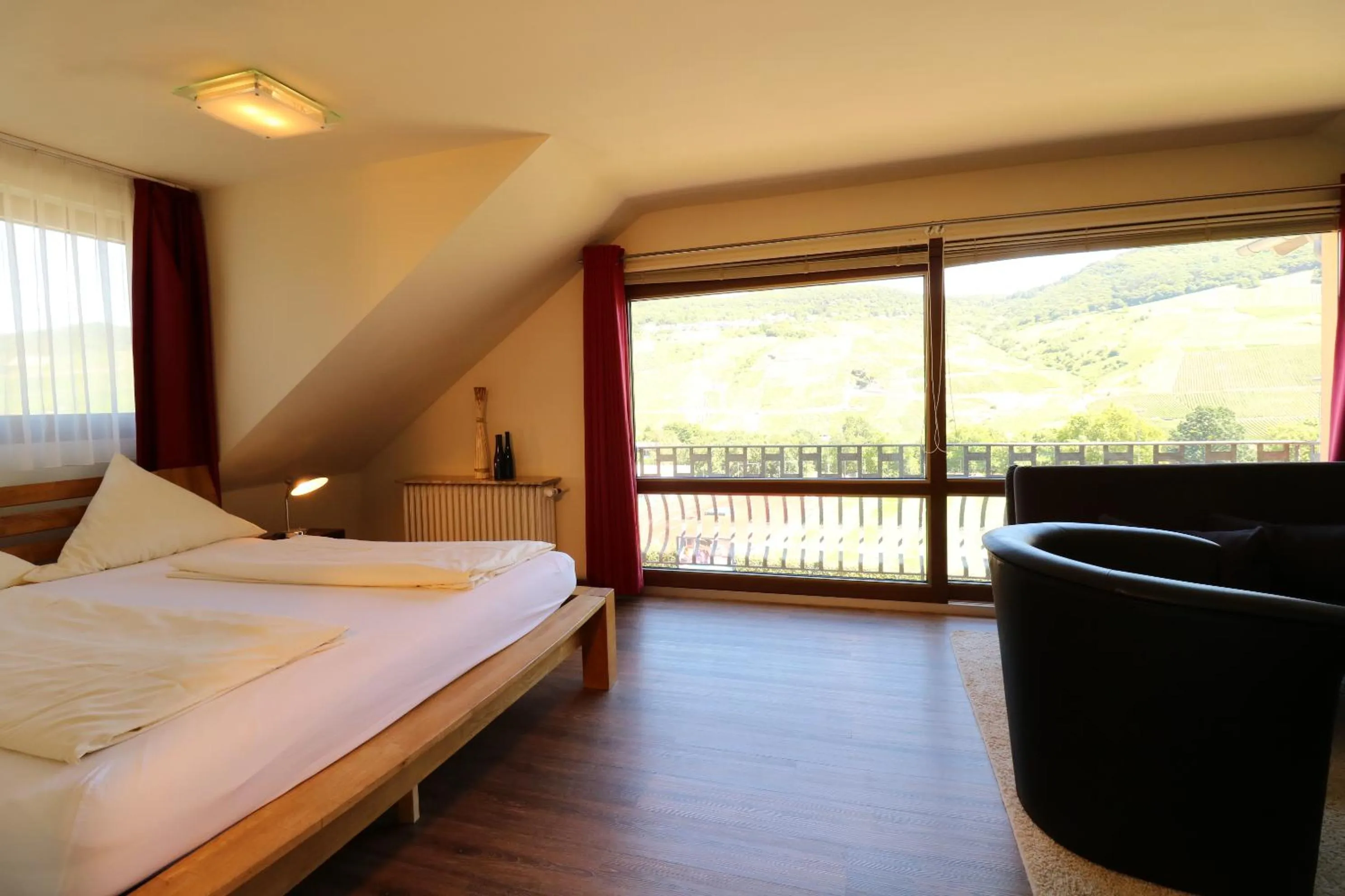 Photo of the whole room, Bed in Christiana's Wein & Art Hotel