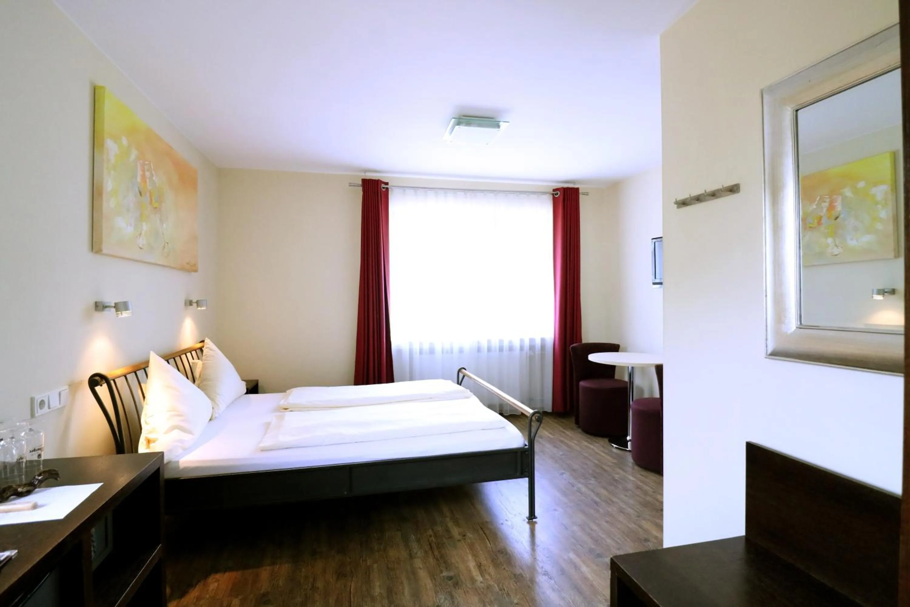 Photo of the whole room, Bed in Christiana's Wein & Art Hotel