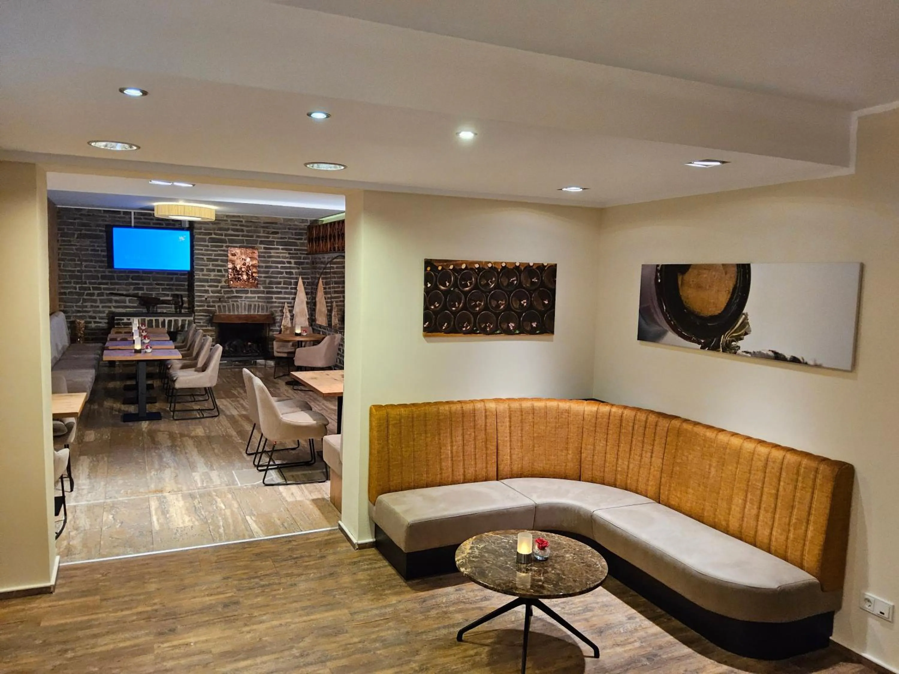 Lounge or bar in Christiana's Wein & Art Hotel