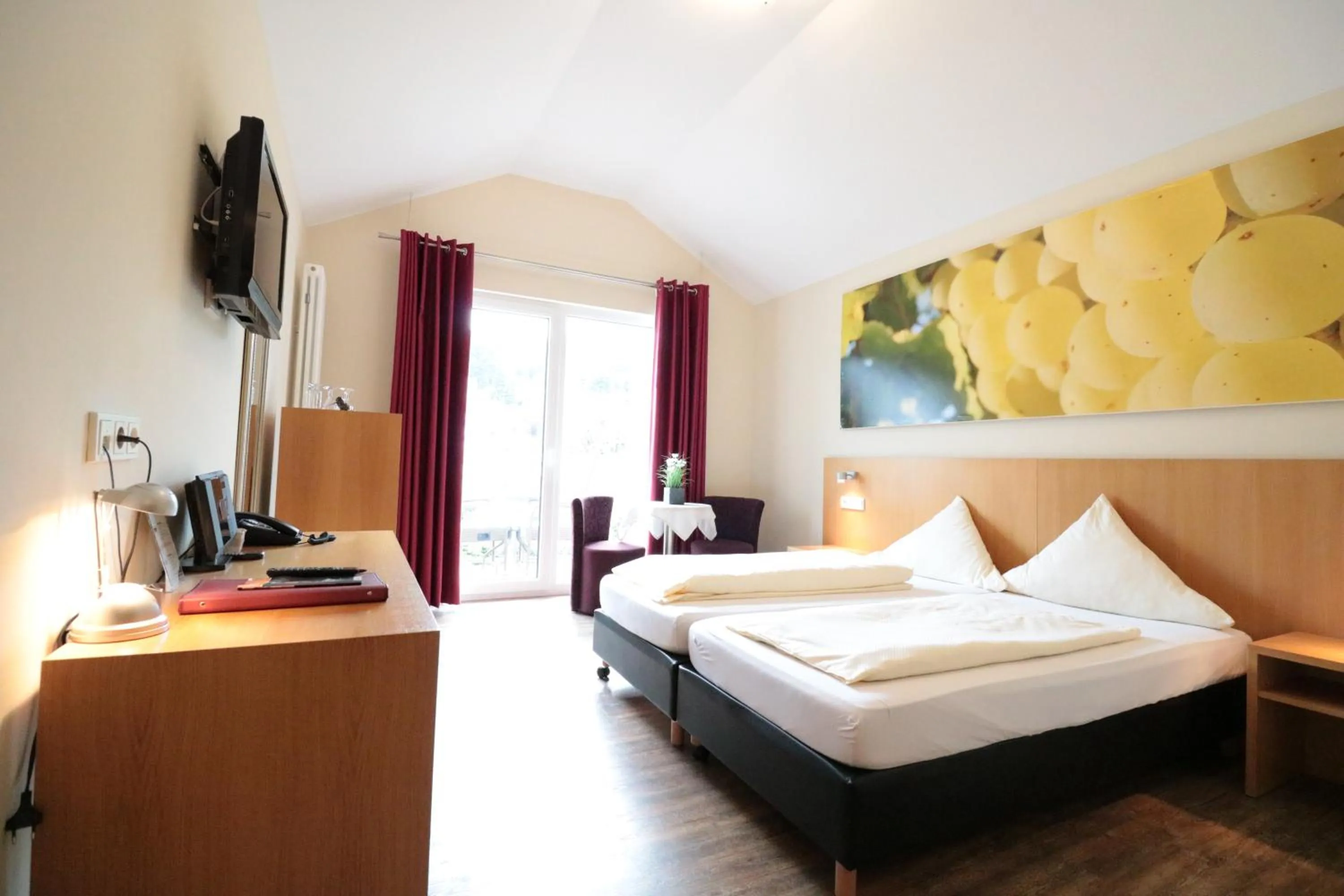 Photo of the whole room, Bed in Christiana's Wein & Art Hotel