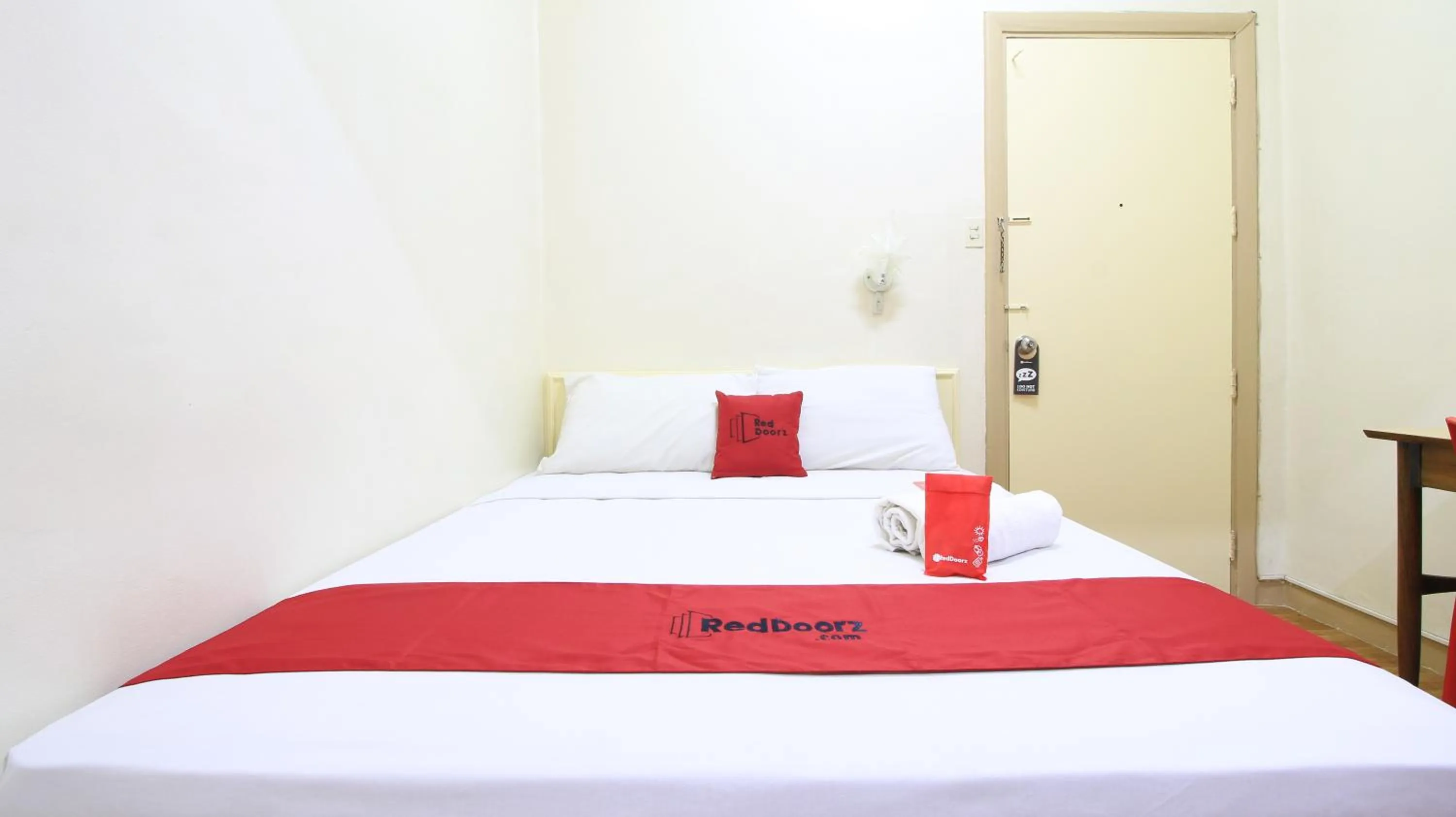 Bed in RedDoorz Plus @ Chinatown Binondo
