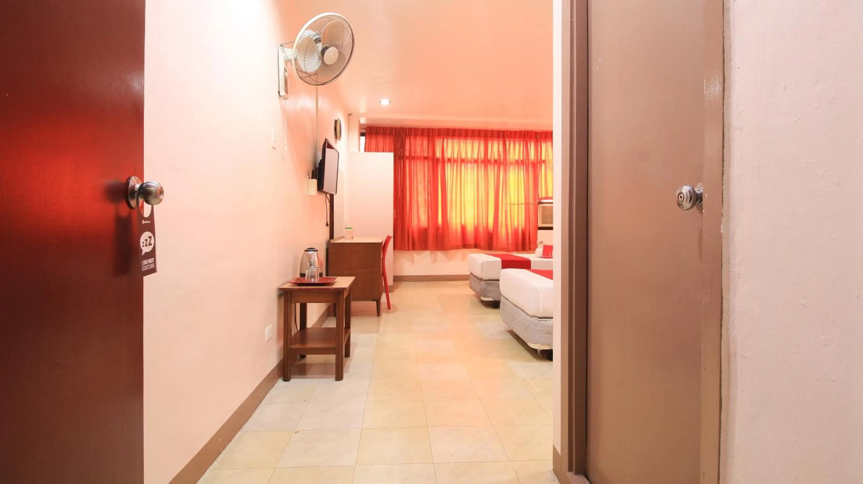 TV and multimedia, Bed in RedDoorz Plus @ Chinatown Binondo