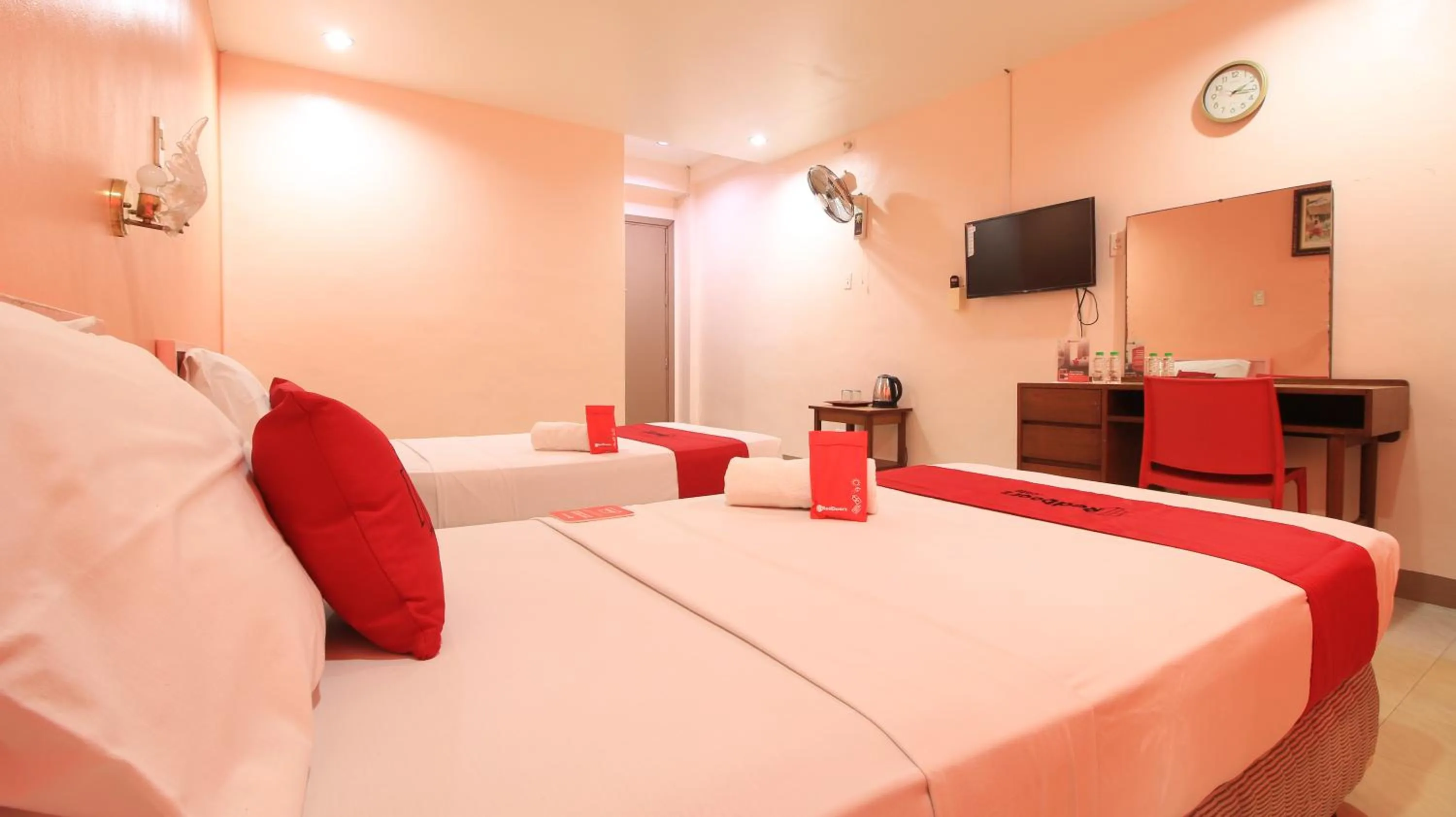 Bed in RedDoorz Plus @ Chinatown Binondo