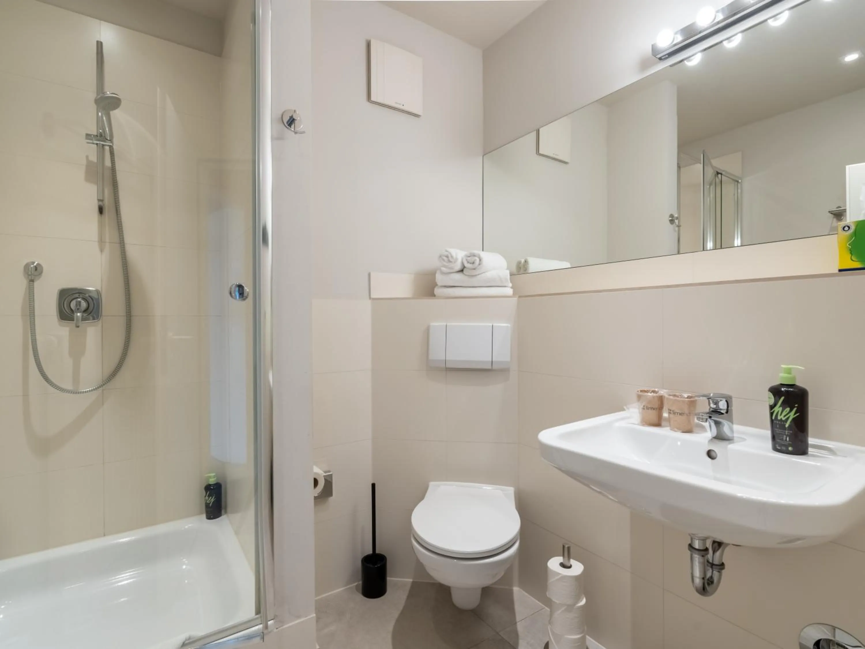 Bathroom in Limehome Berlin Chausseestraße