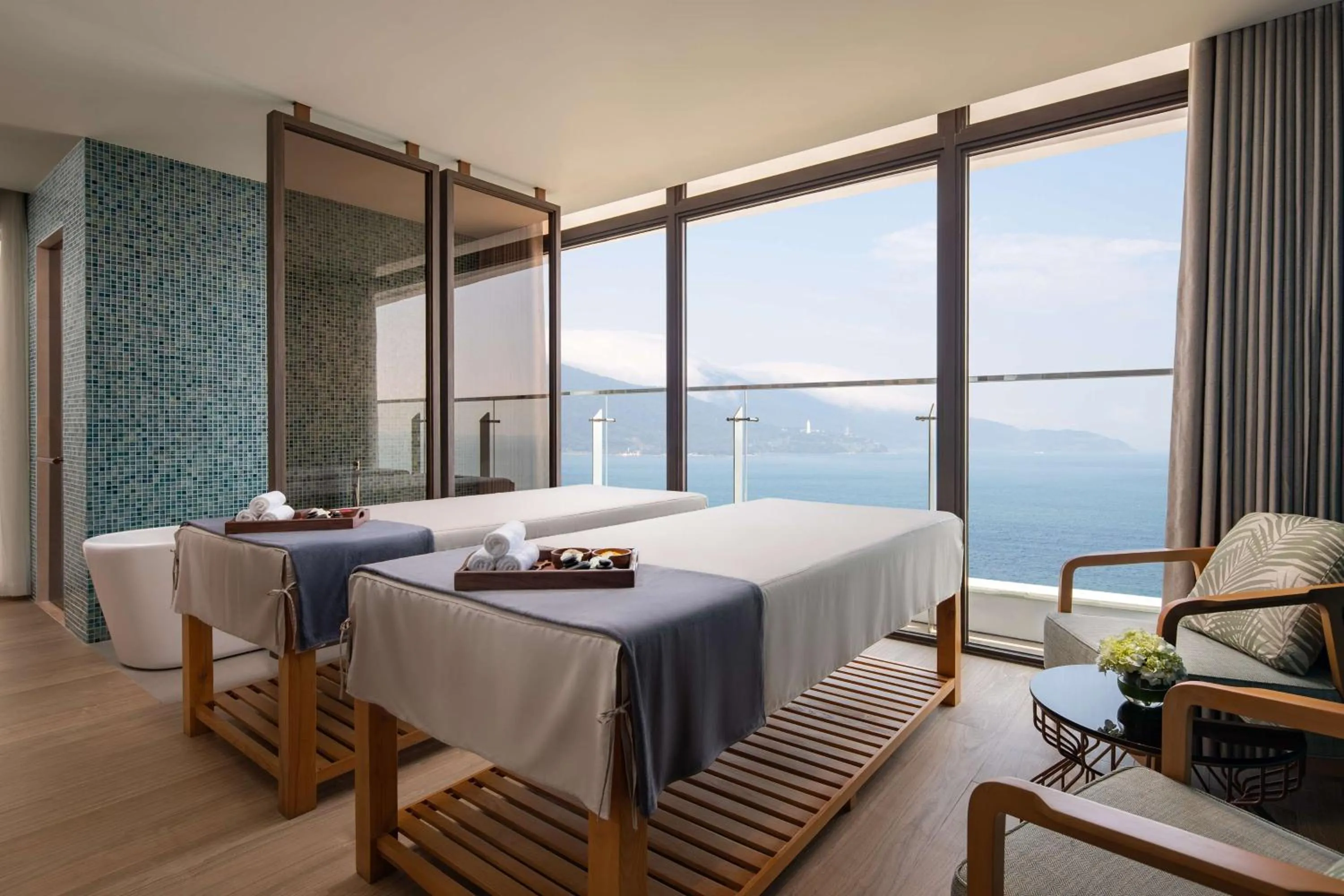 Spa and wellness centre/facilities, Bed in Radisson Hotel Danang