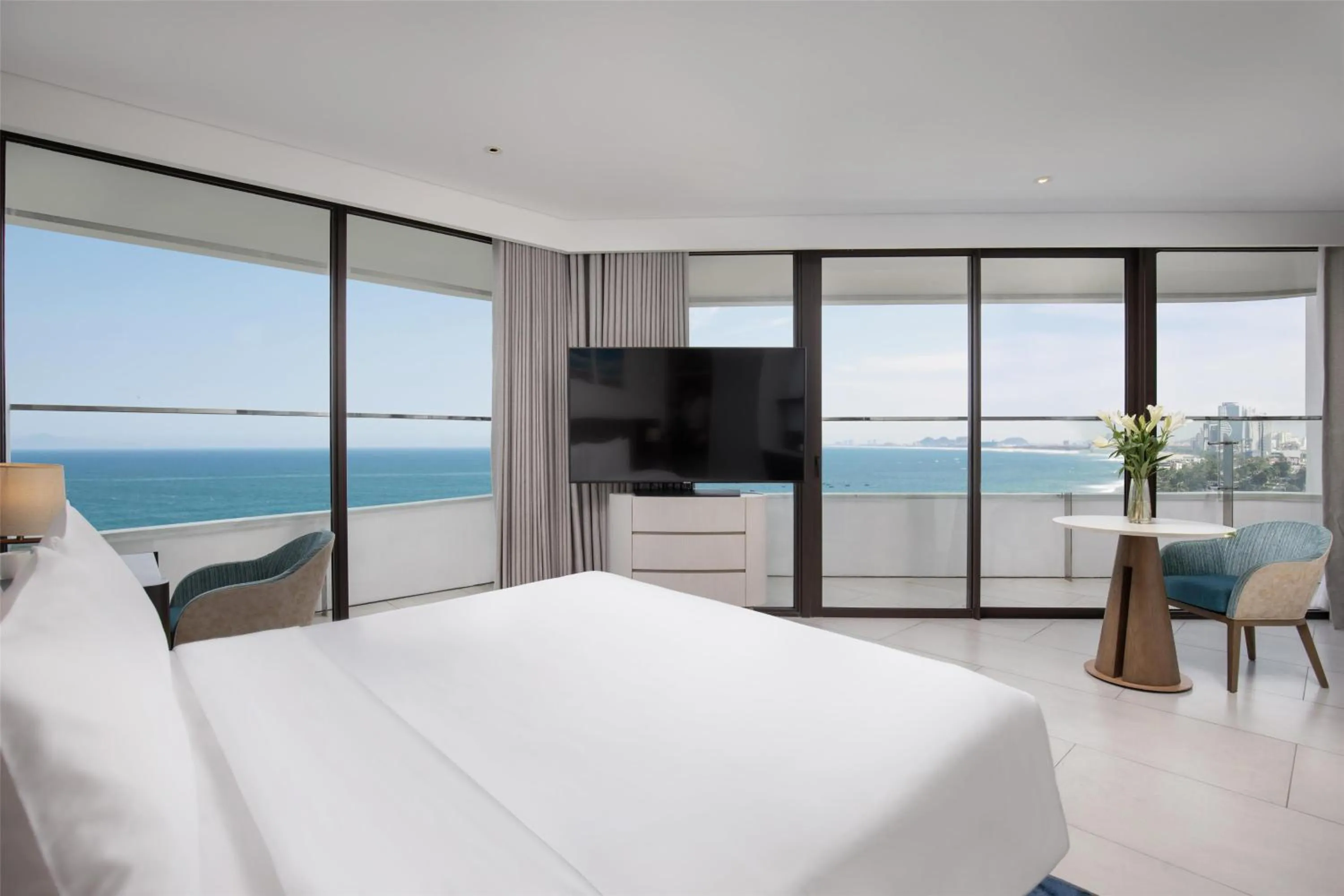 Bedroom, Bed in Radisson Hotel Danang