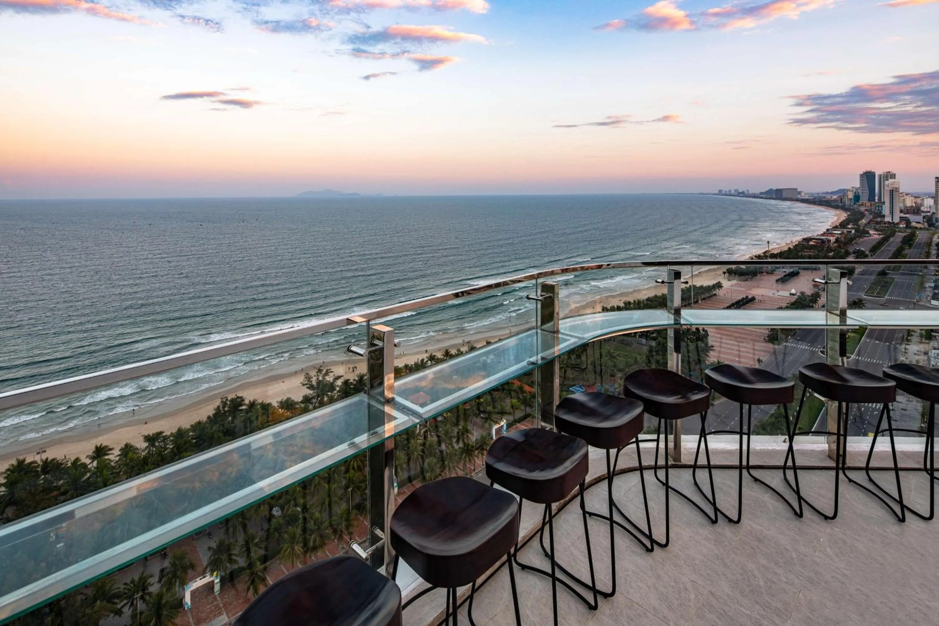 Lounge or bar in Radisson Hotel Danang