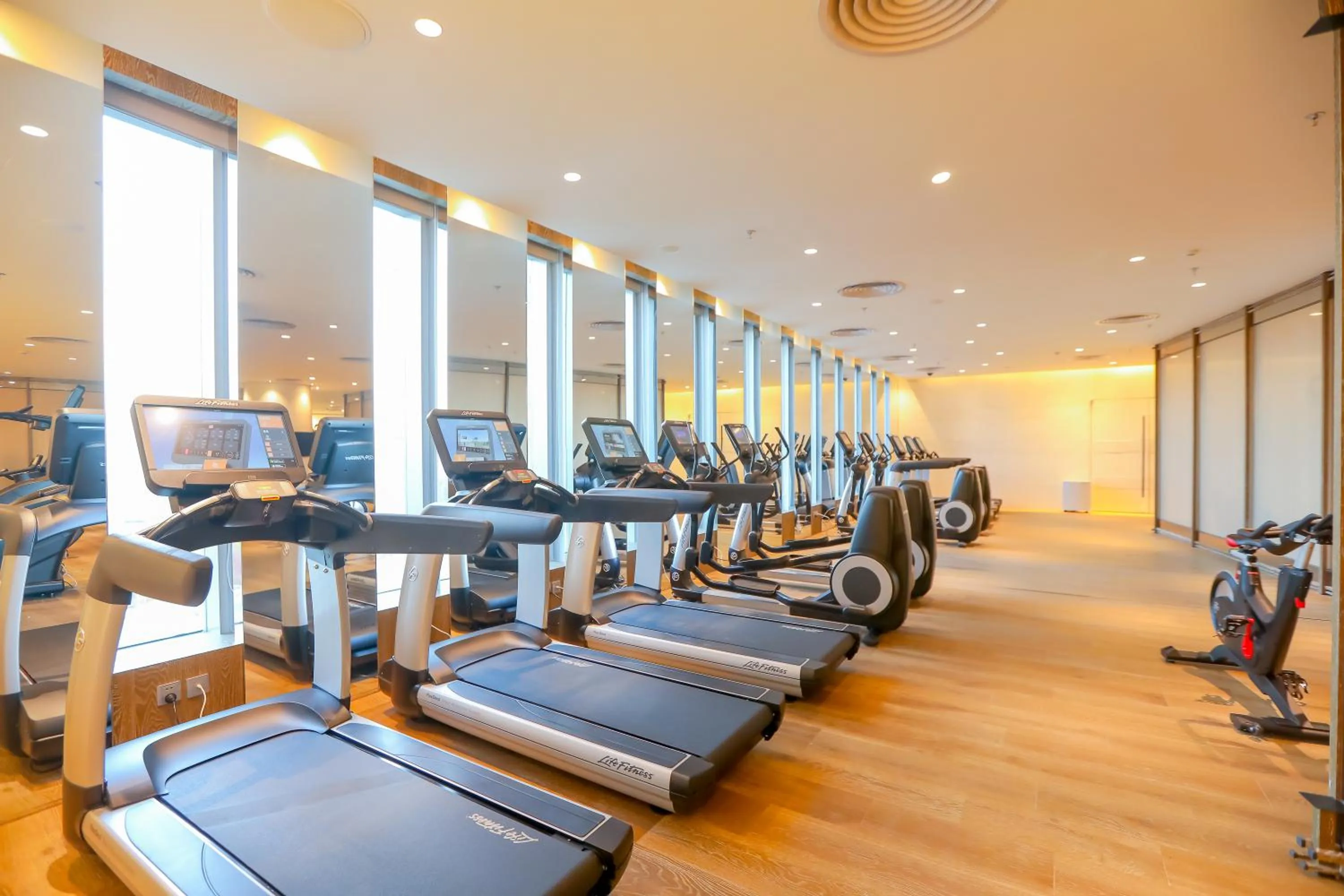 Fitness centre/facilities in New World Shenyang Hotel