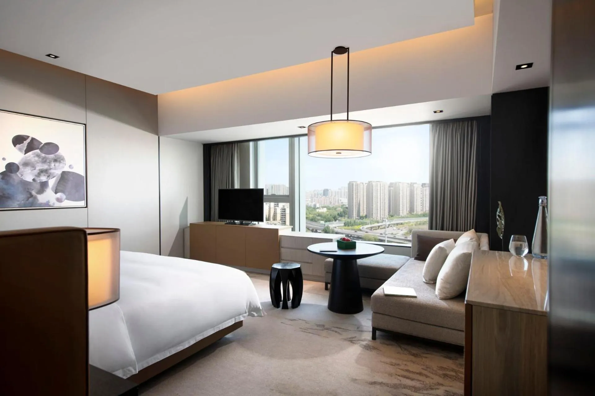 Photo of the whole room, Bed in New World Shenyang Hotel