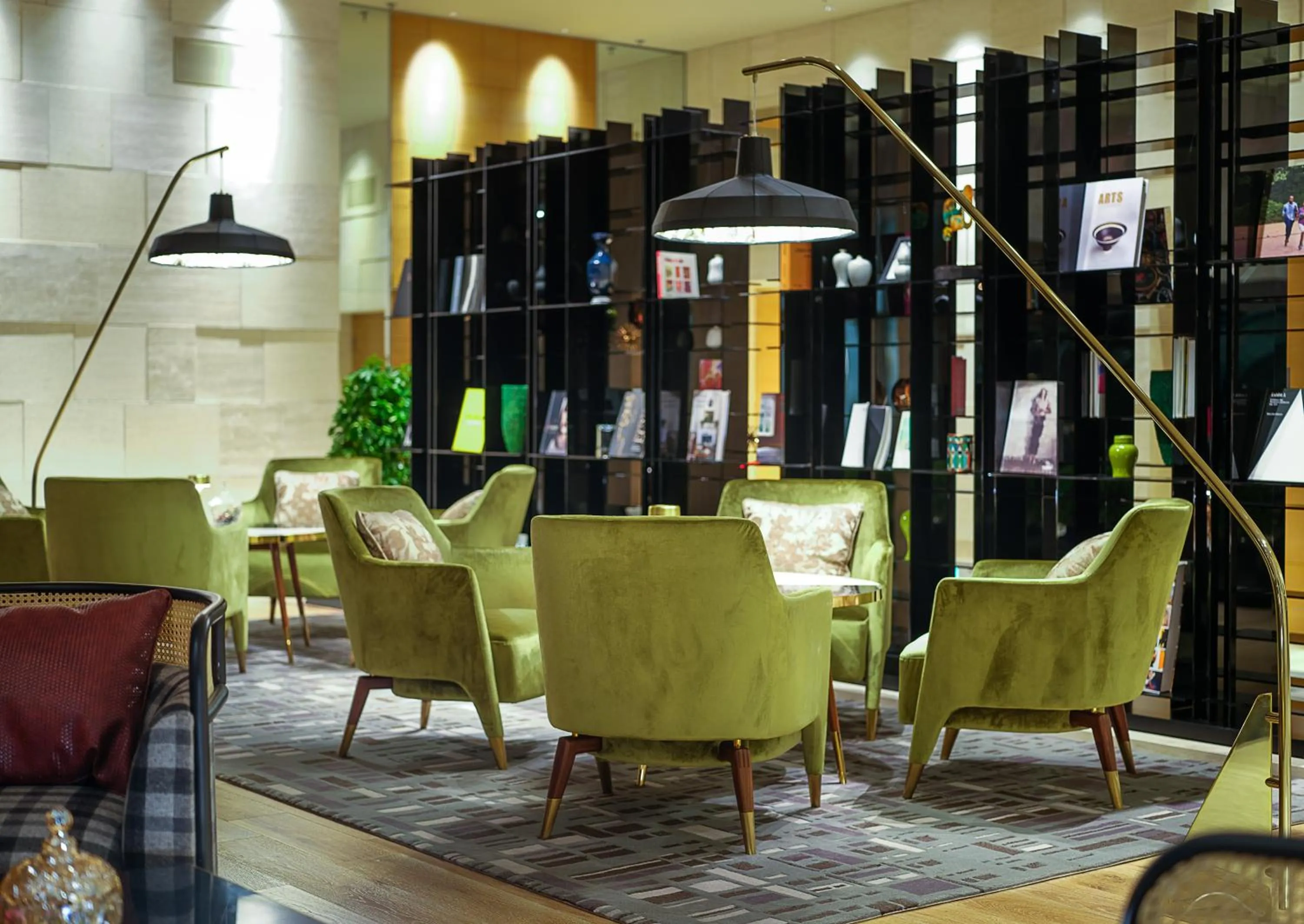 Lounge or bar in New World Shenyang Hotel