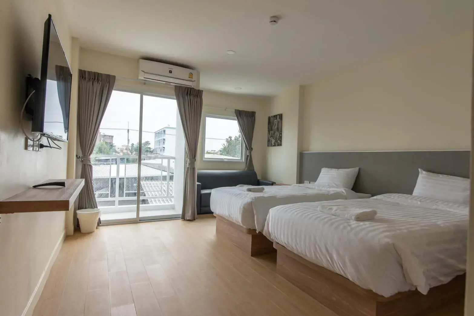 Twin Room with Balcony in Matini Premium @ Klong 1 Twin Room with Balcony in Matini Premium @ Klong 1