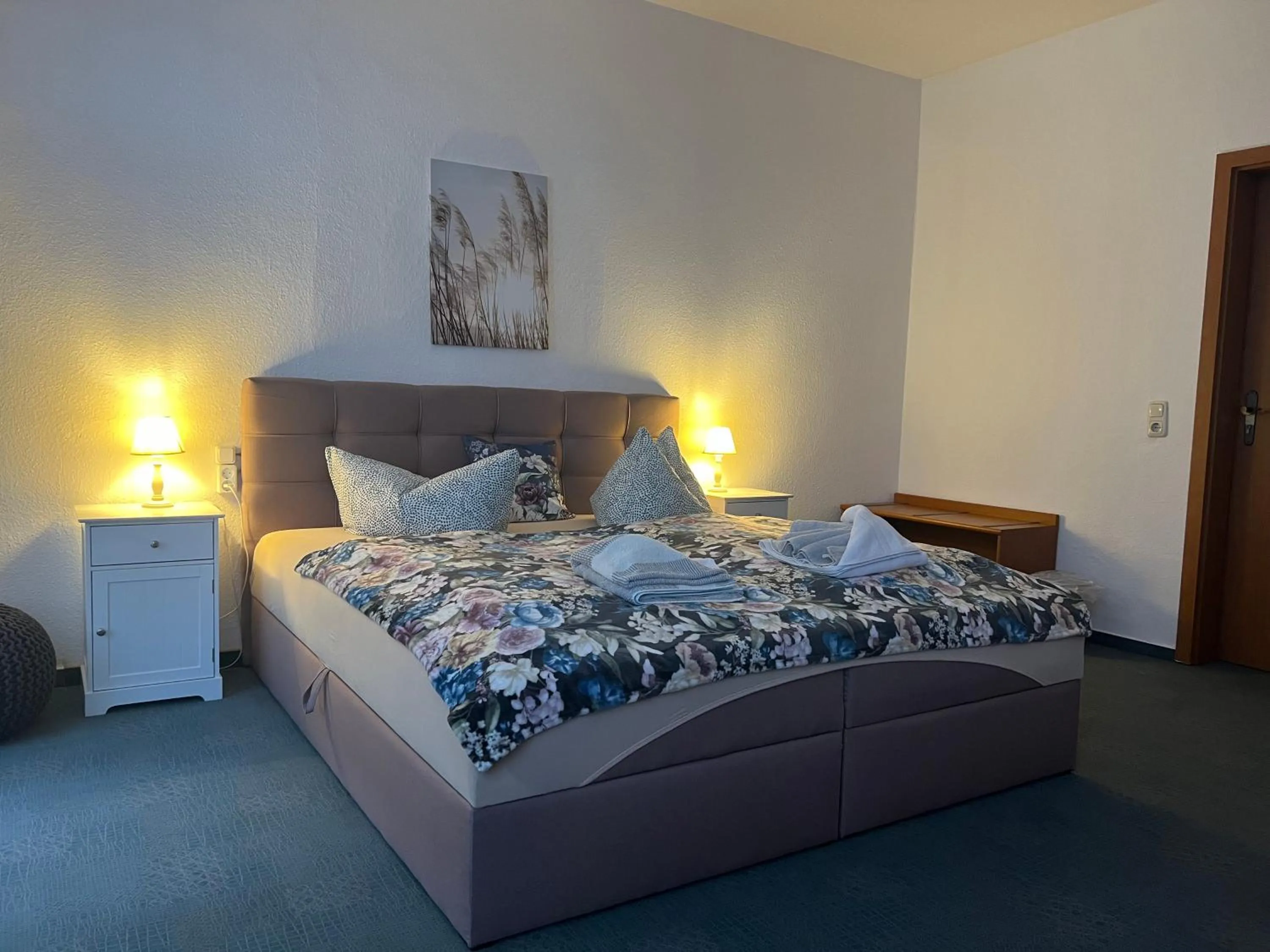 Photo of the whole room, Bed in Hotel Villa Elisabeth