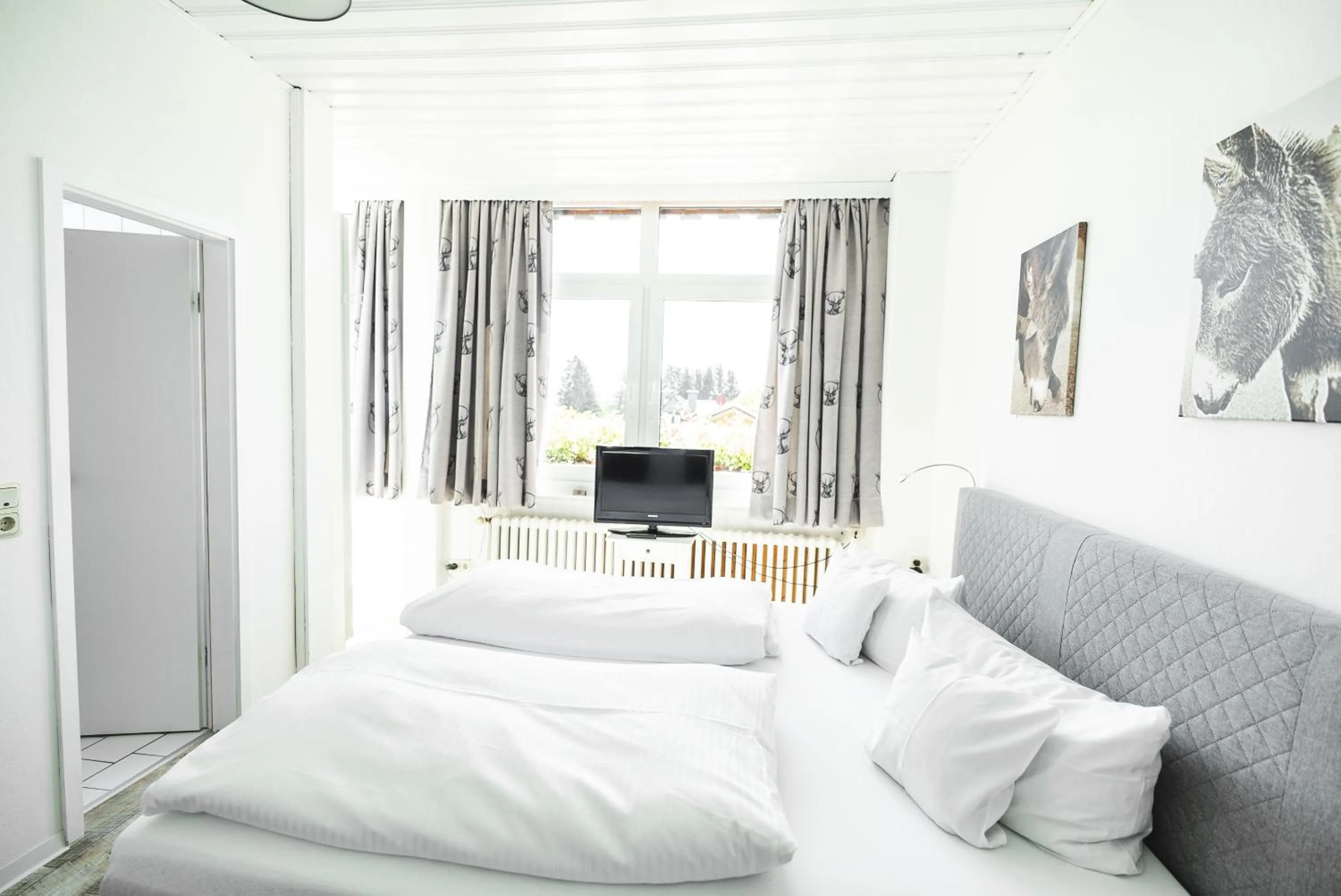 Photo of the whole room, Bed in Landhotel Villa Foresta