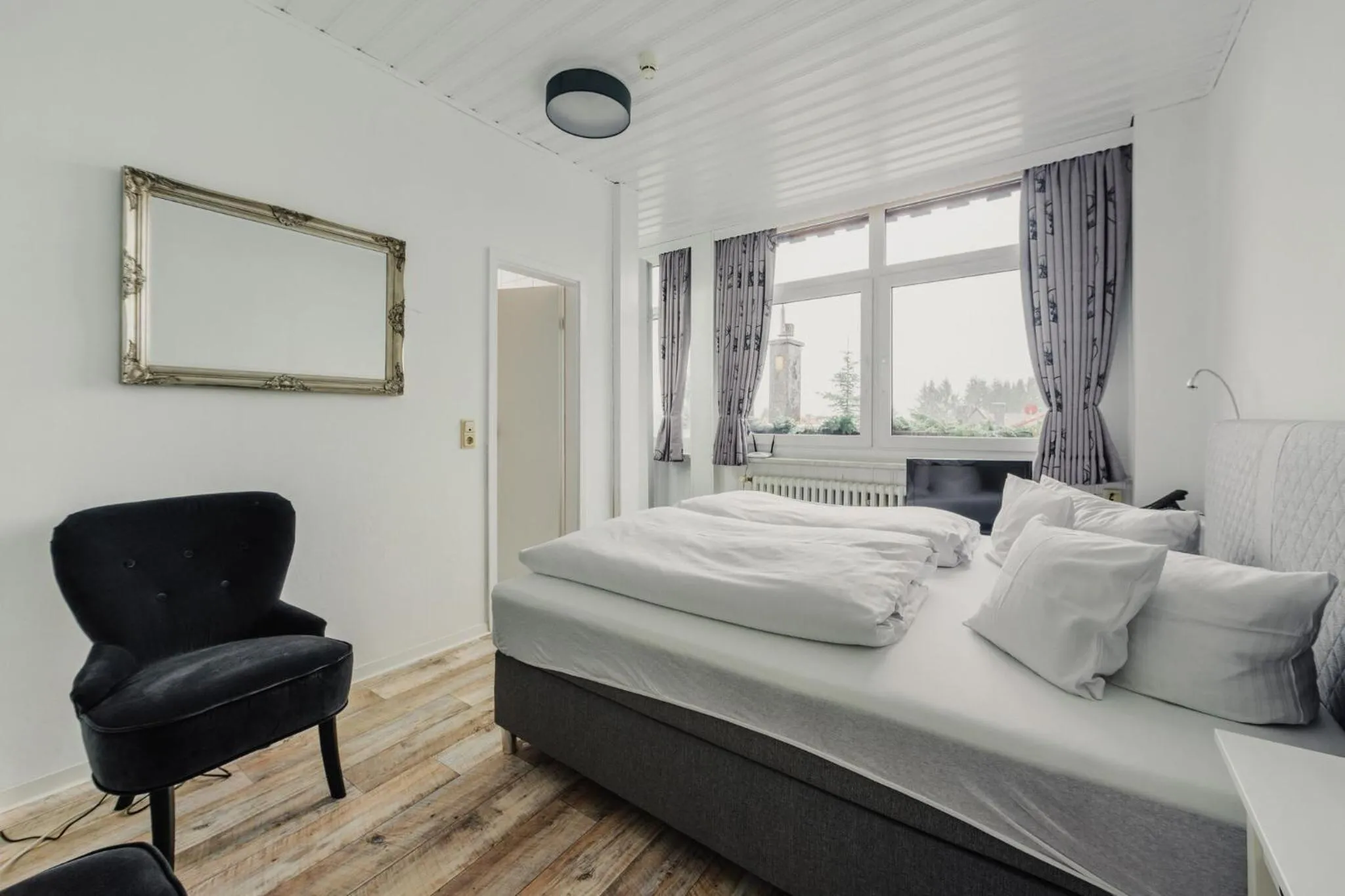 Photo of the whole room, Bed in Landhotel Villa Foresta