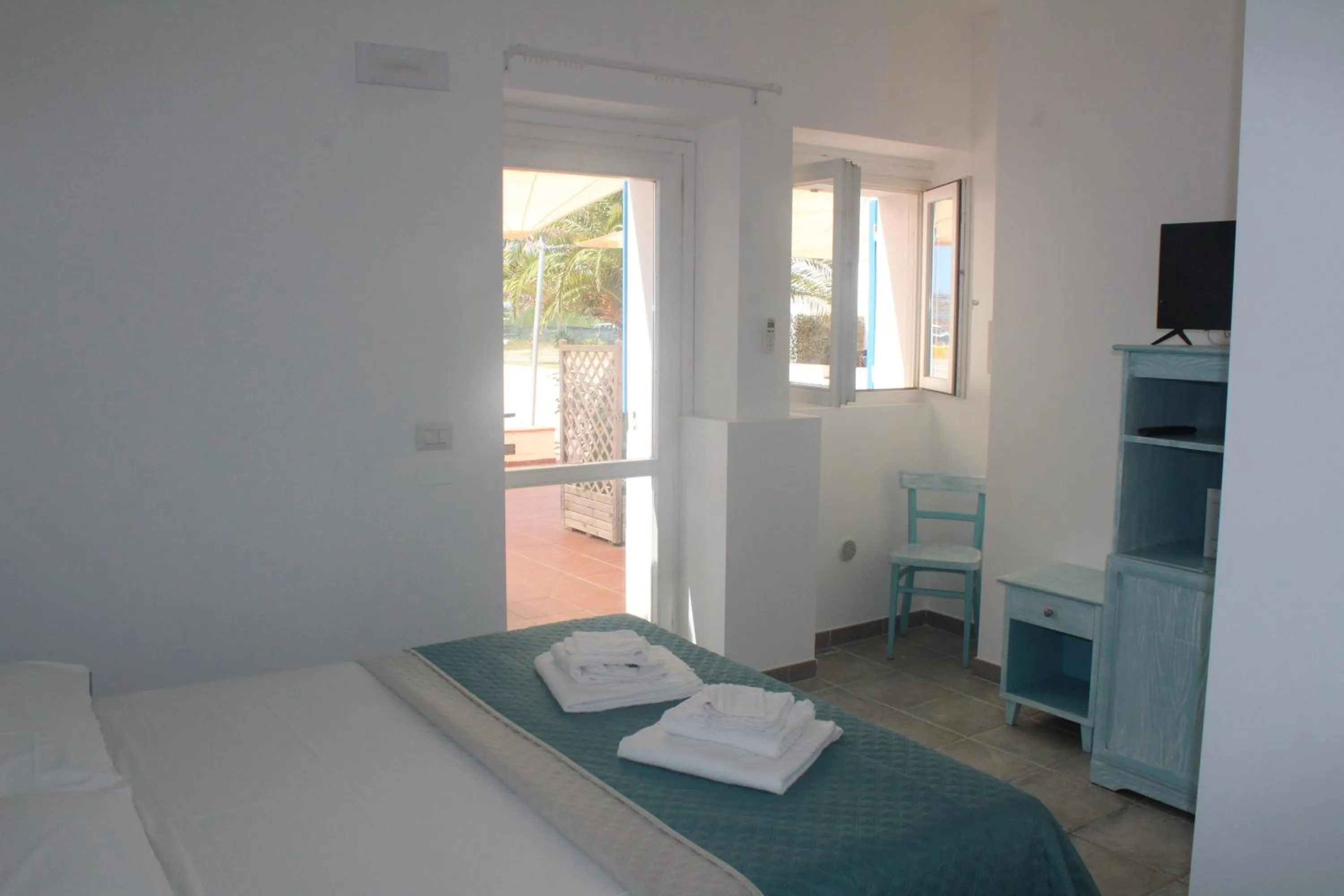 Photo of the whole room, Bed in Vel Marì - Rooms on the Beach