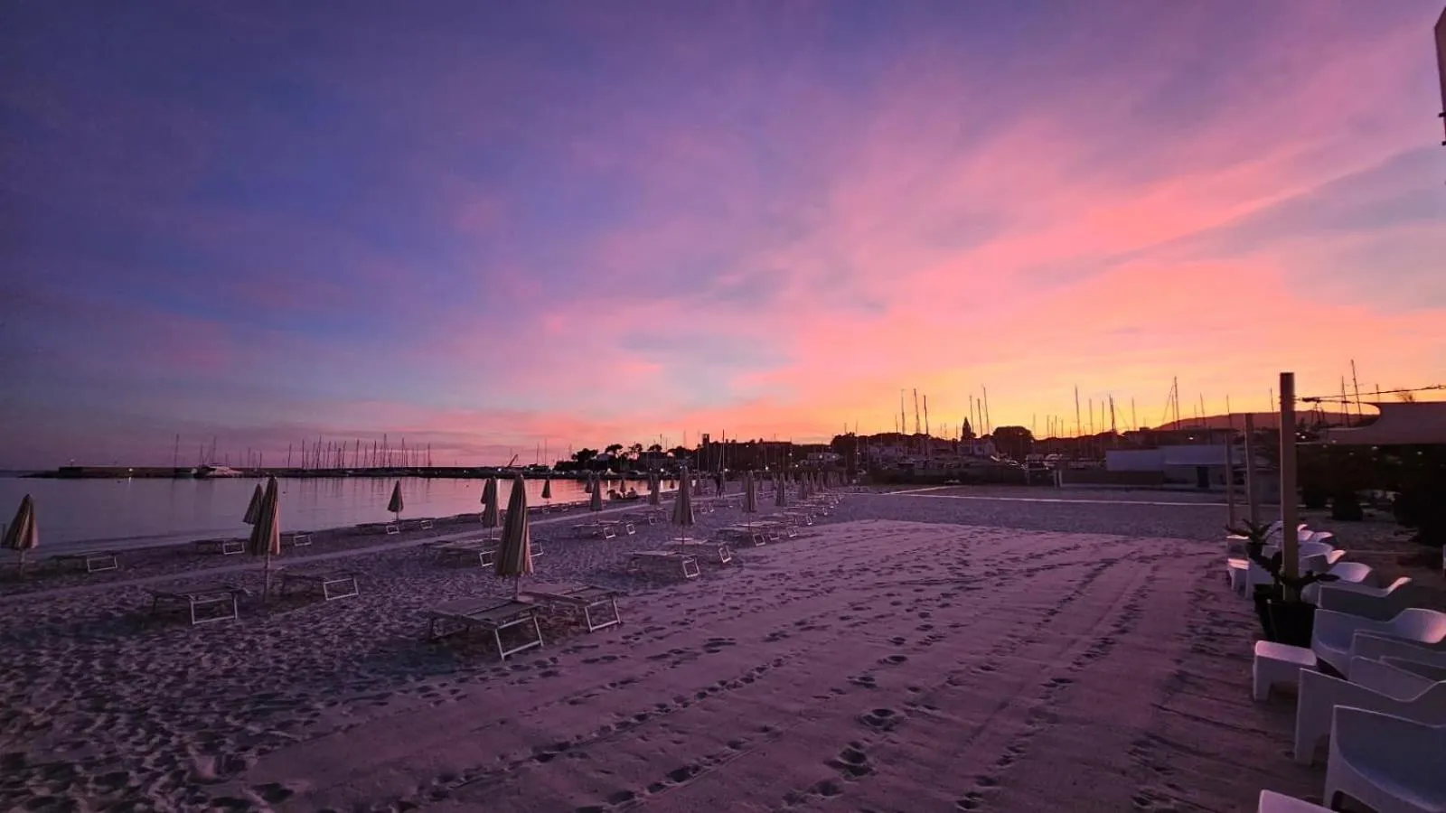 Beach in Vel Marì - Rooms on the Beach