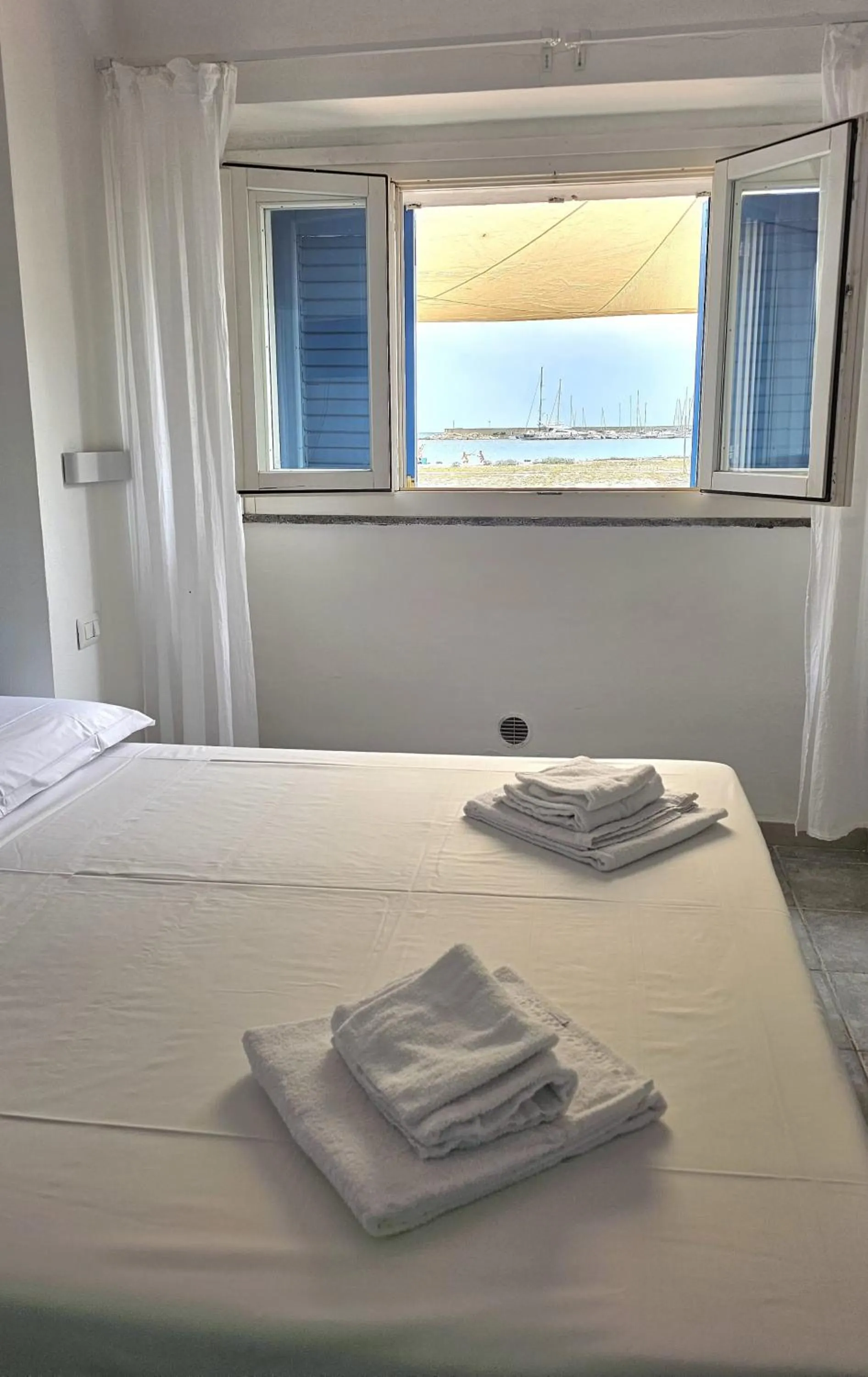 Bedroom, Bed in Vel Marì - Rooms on the Beach