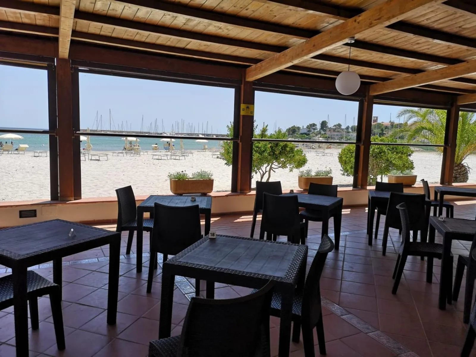 Restaurant/places to eat in Vel Marì - Rooms on the Beach