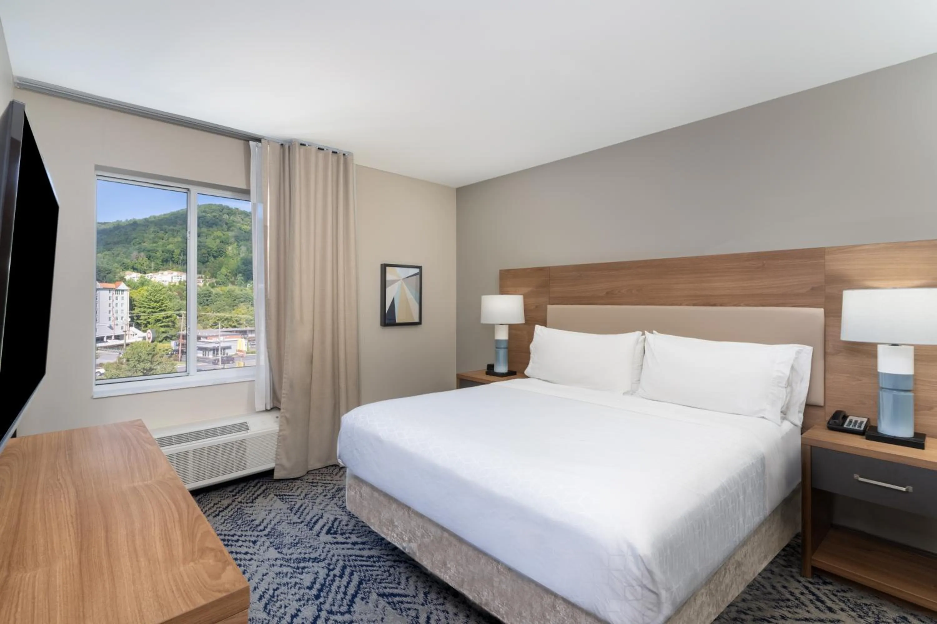 Bedroom, Bed in Candlewood Suites - Asheville Downtown by IHG