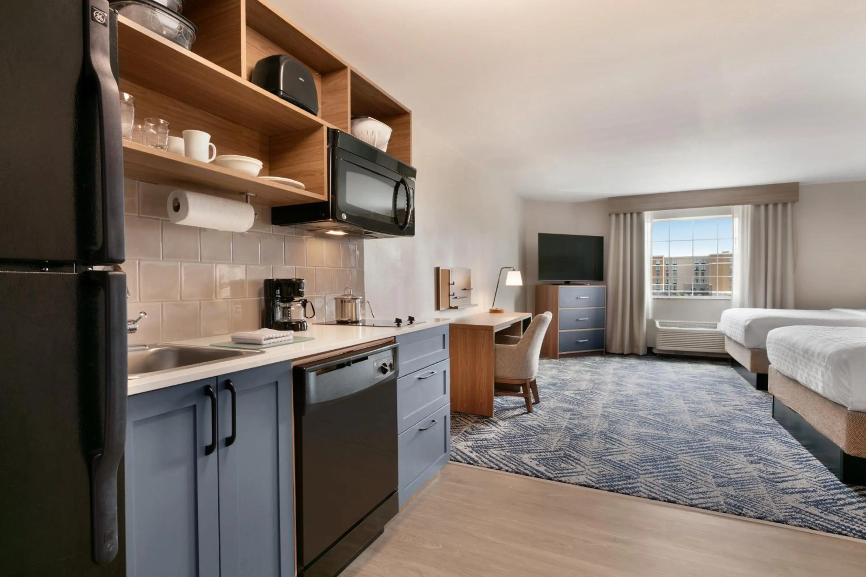 Kitchen or kitchenette, Bed in Candlewood Suites - Asheville Downtown by IHG