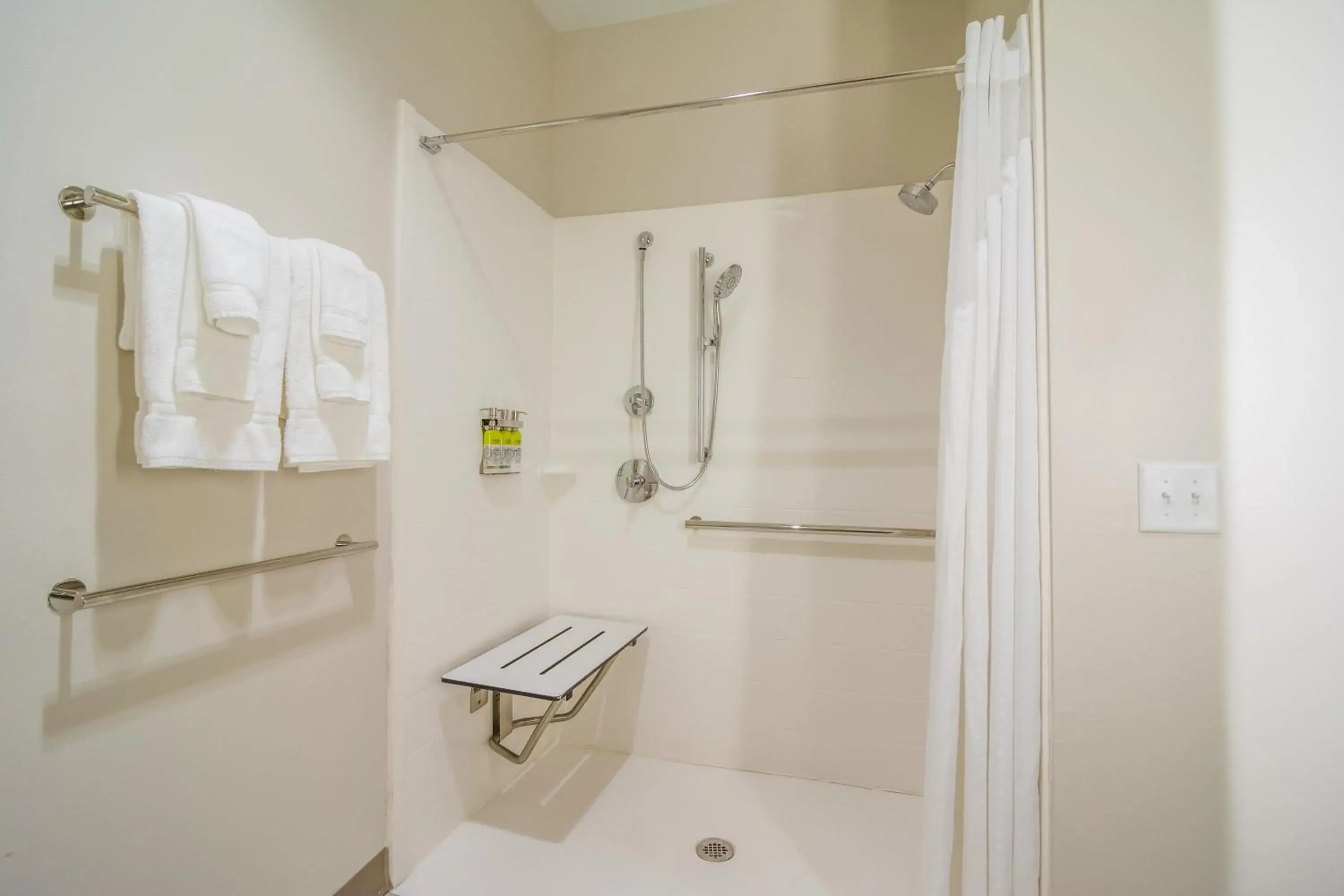 King Room with Mobility Accessible Roll-In Shower in Holiday Inn Express & Suites - Asheboro by IHG King Room with Mobility Accessible Roll-In Shower in Holiday Inn Express & Suites - Asheboro by IHG