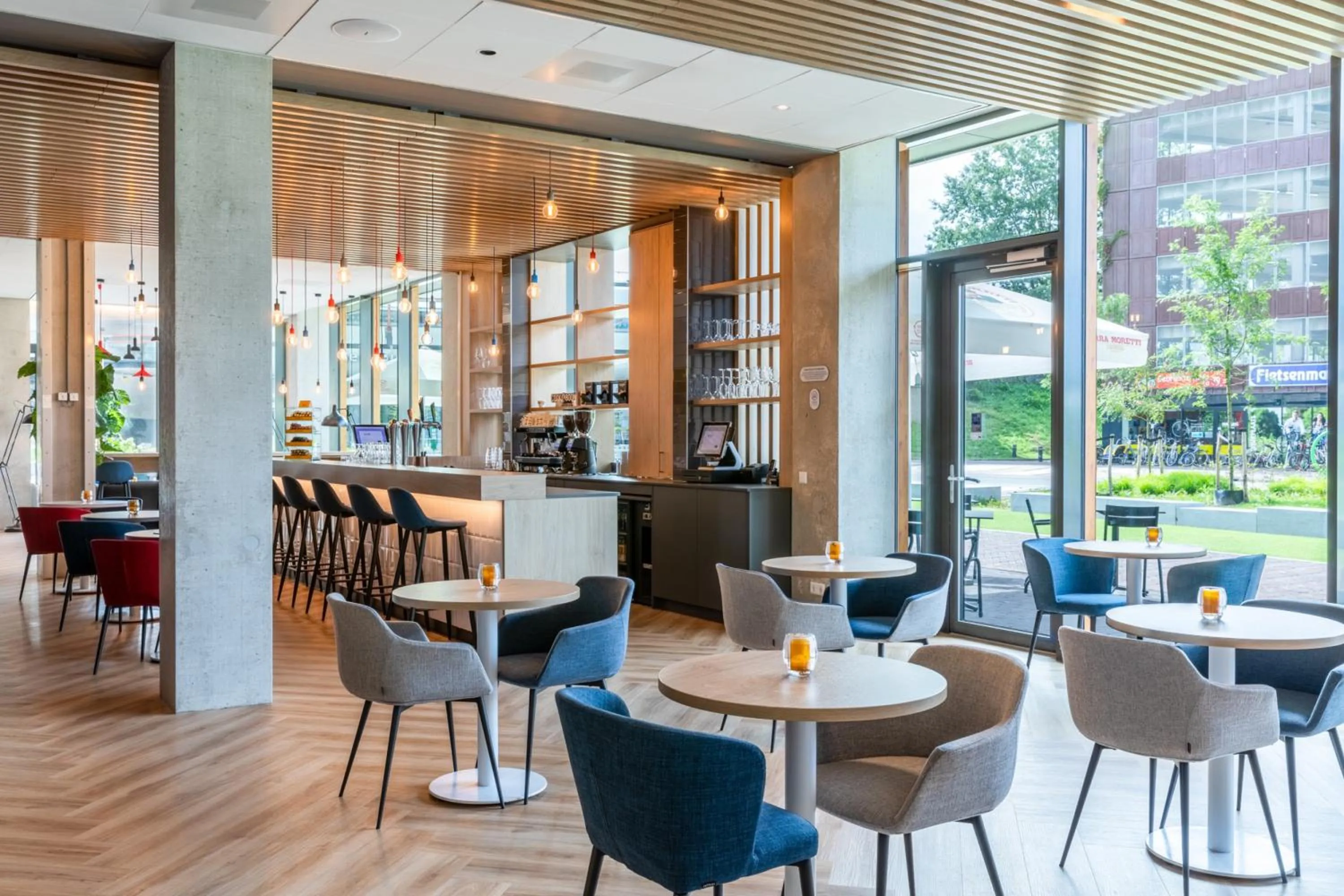 Restaurant/places to eat in Holiday Inn Express - Almere by IHG