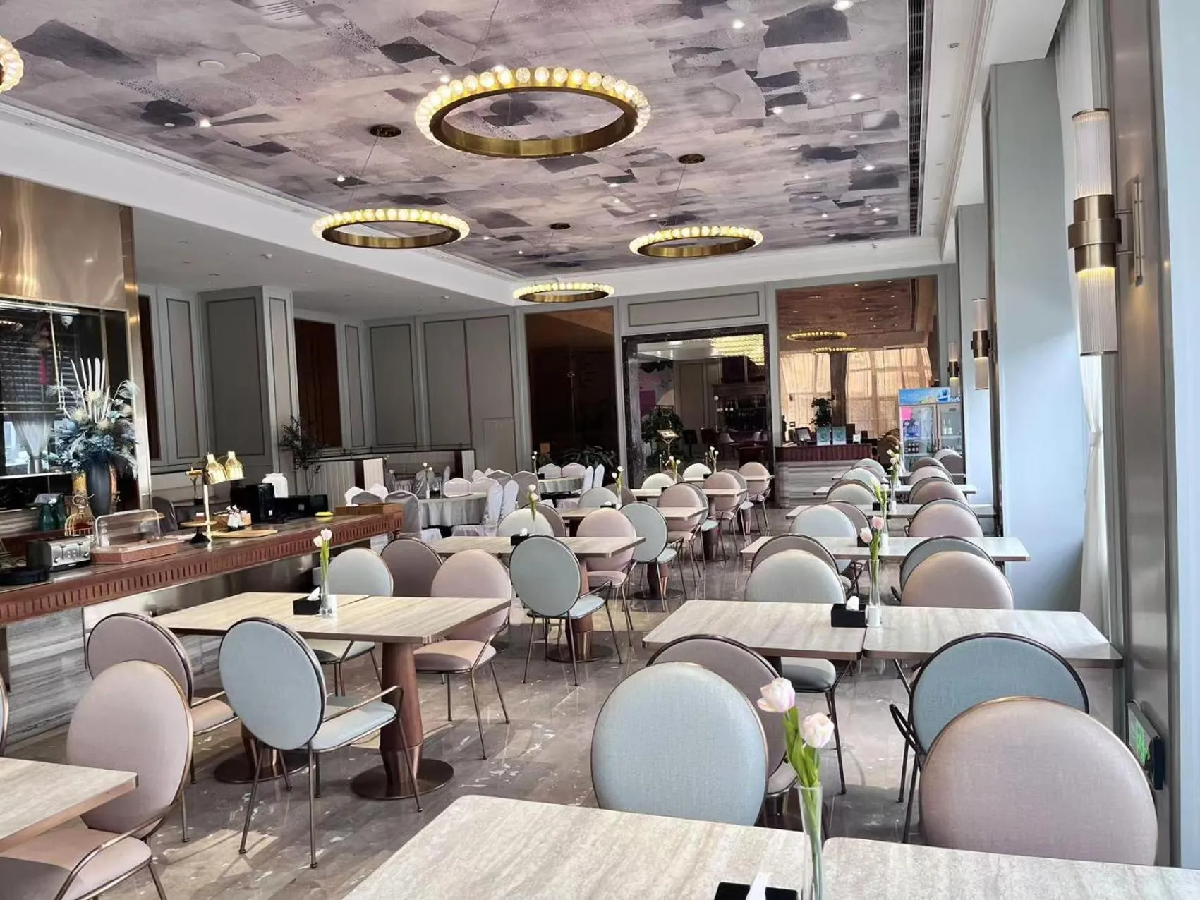 Restaurant/places to eat in Mercure Harbin Hexing Road