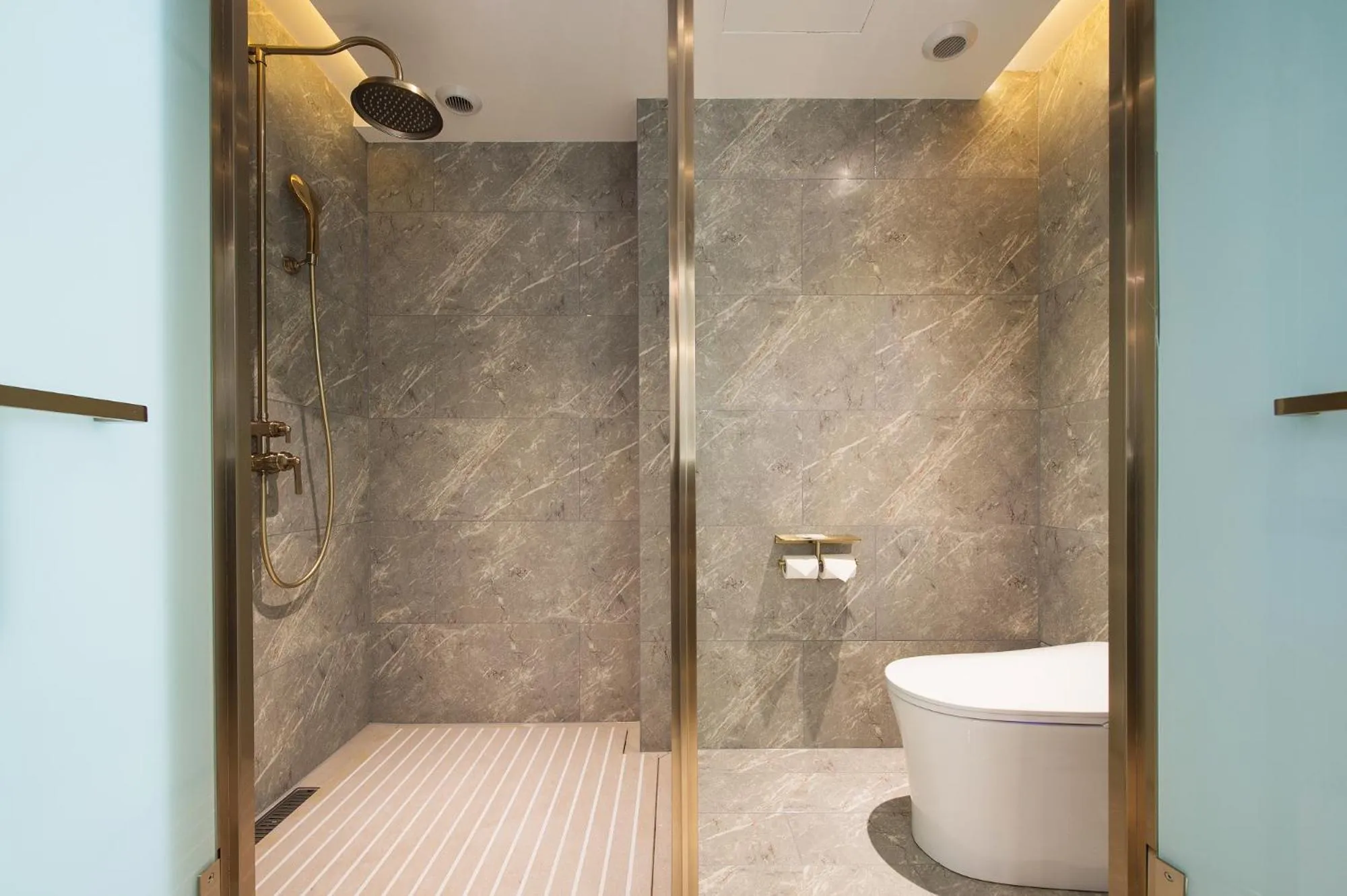 Shower in Mercure Harbin Hexing Road