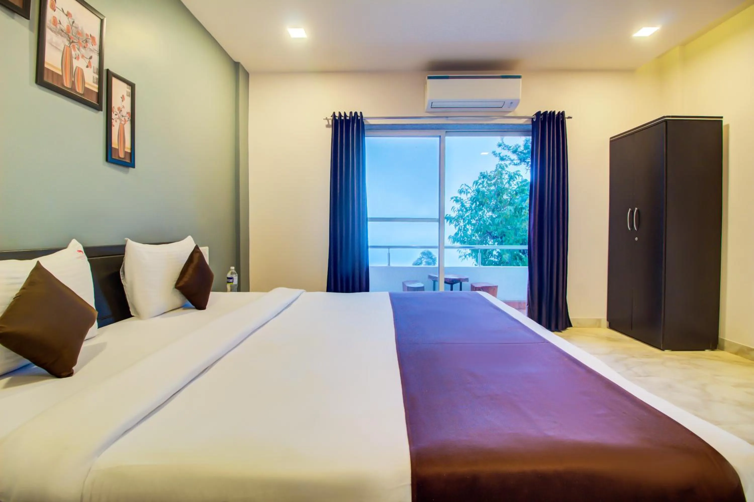 Bed in Harmony Palace