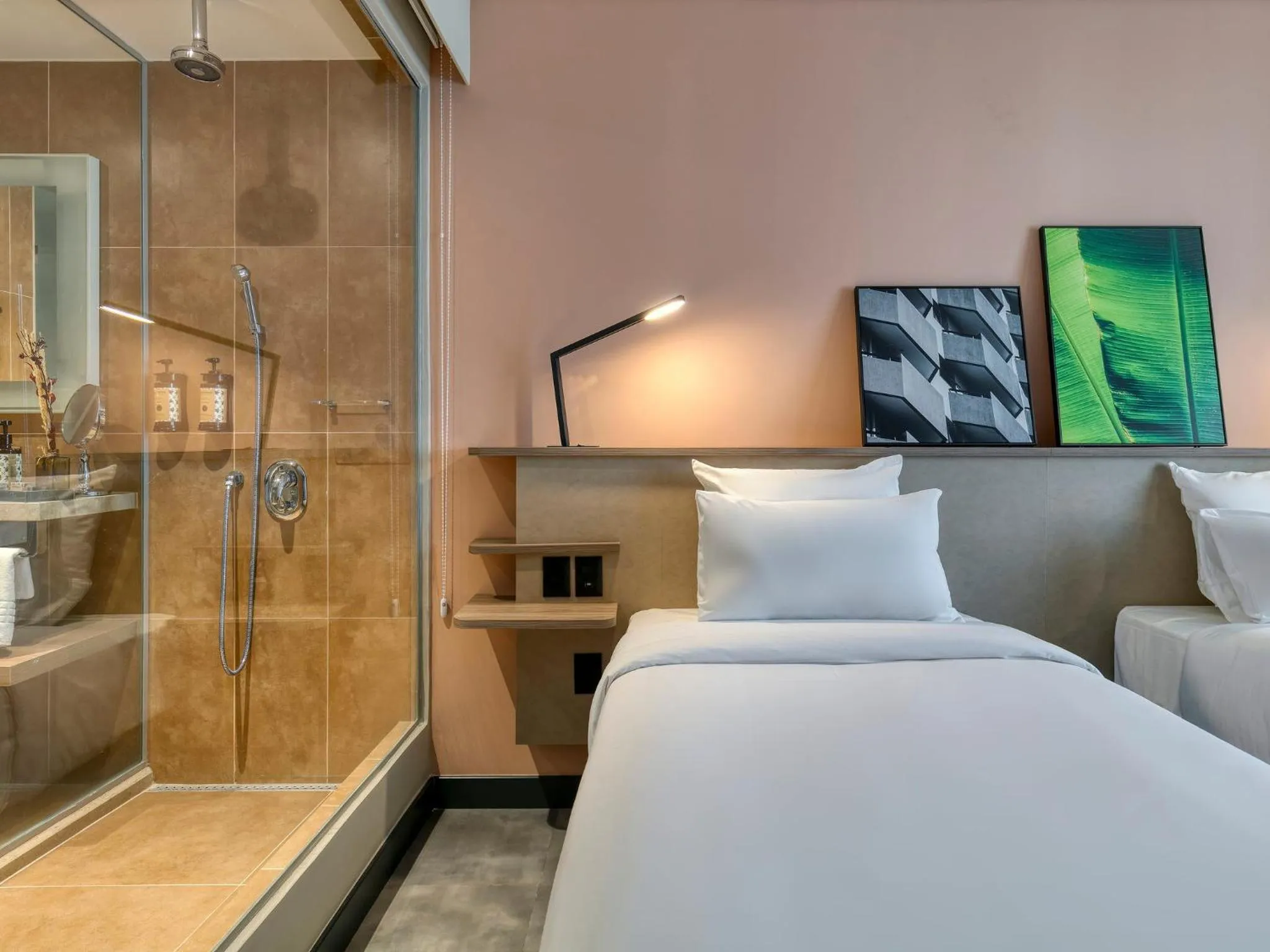 Shower, Bed in Novotel BH Savassi
