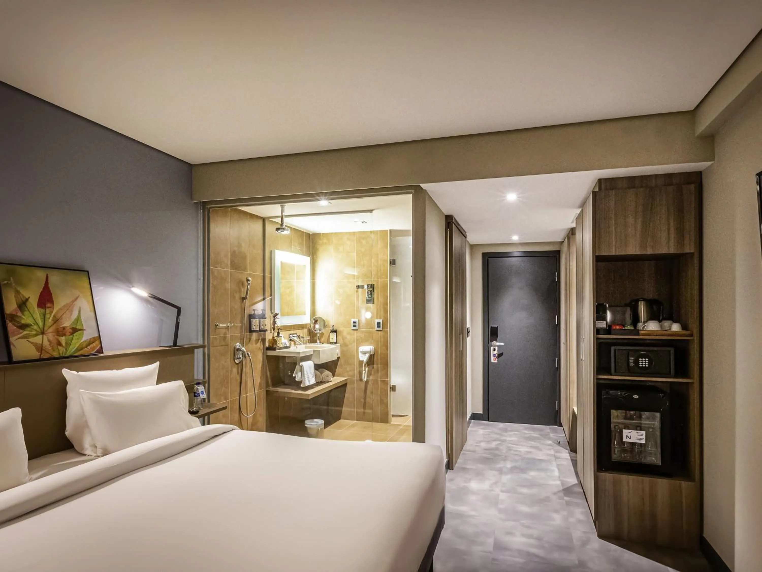 Bathroom, Bed in Novotel BH Savassi