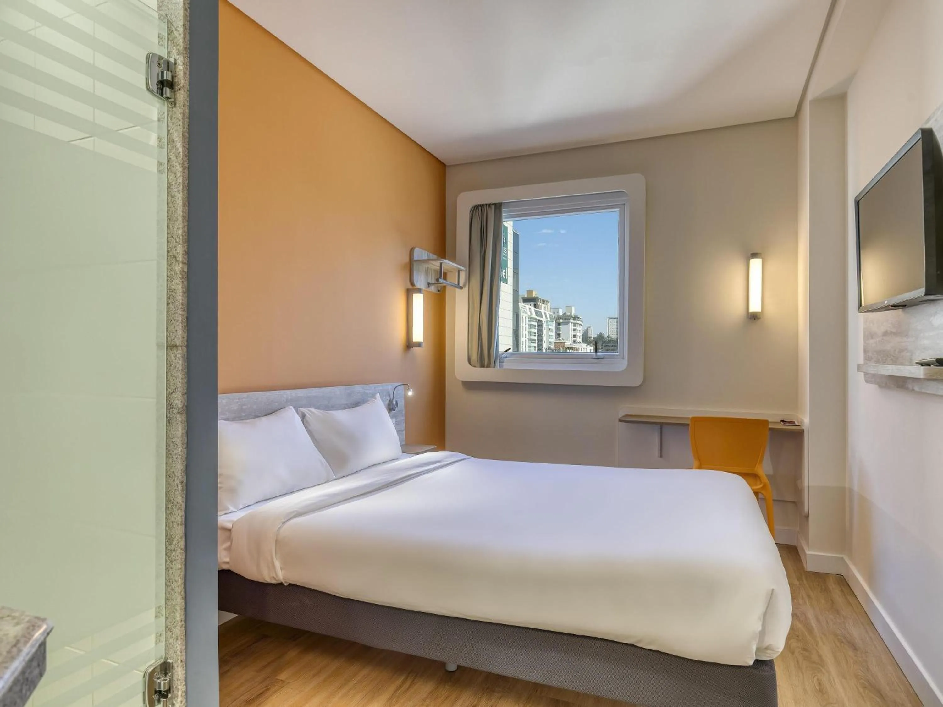 Bedroom, Bed in ibis budget BH Savassi