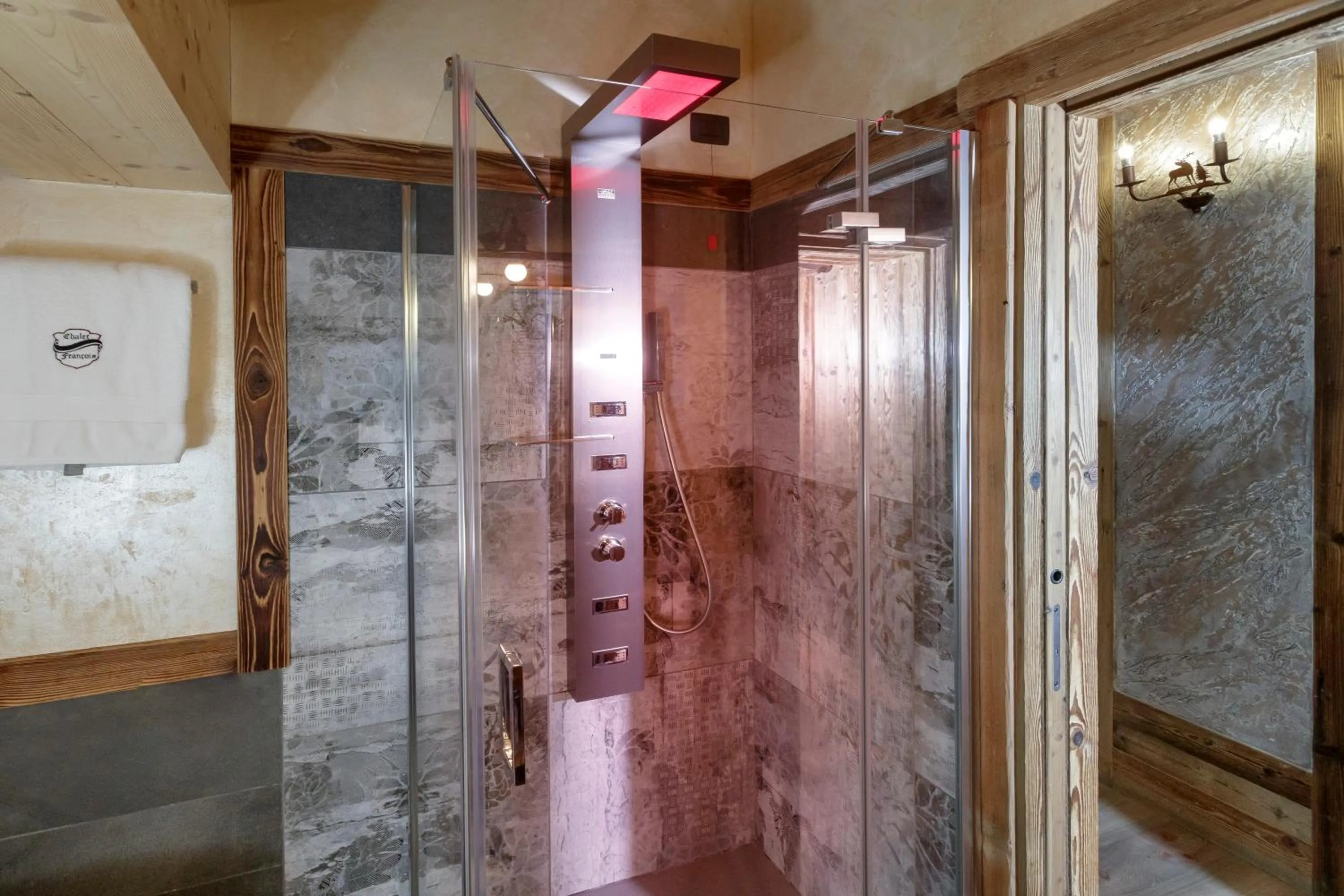 Shower in Francois Boutique Rooms - Matterhorn Retreat & SPA in Cervinia