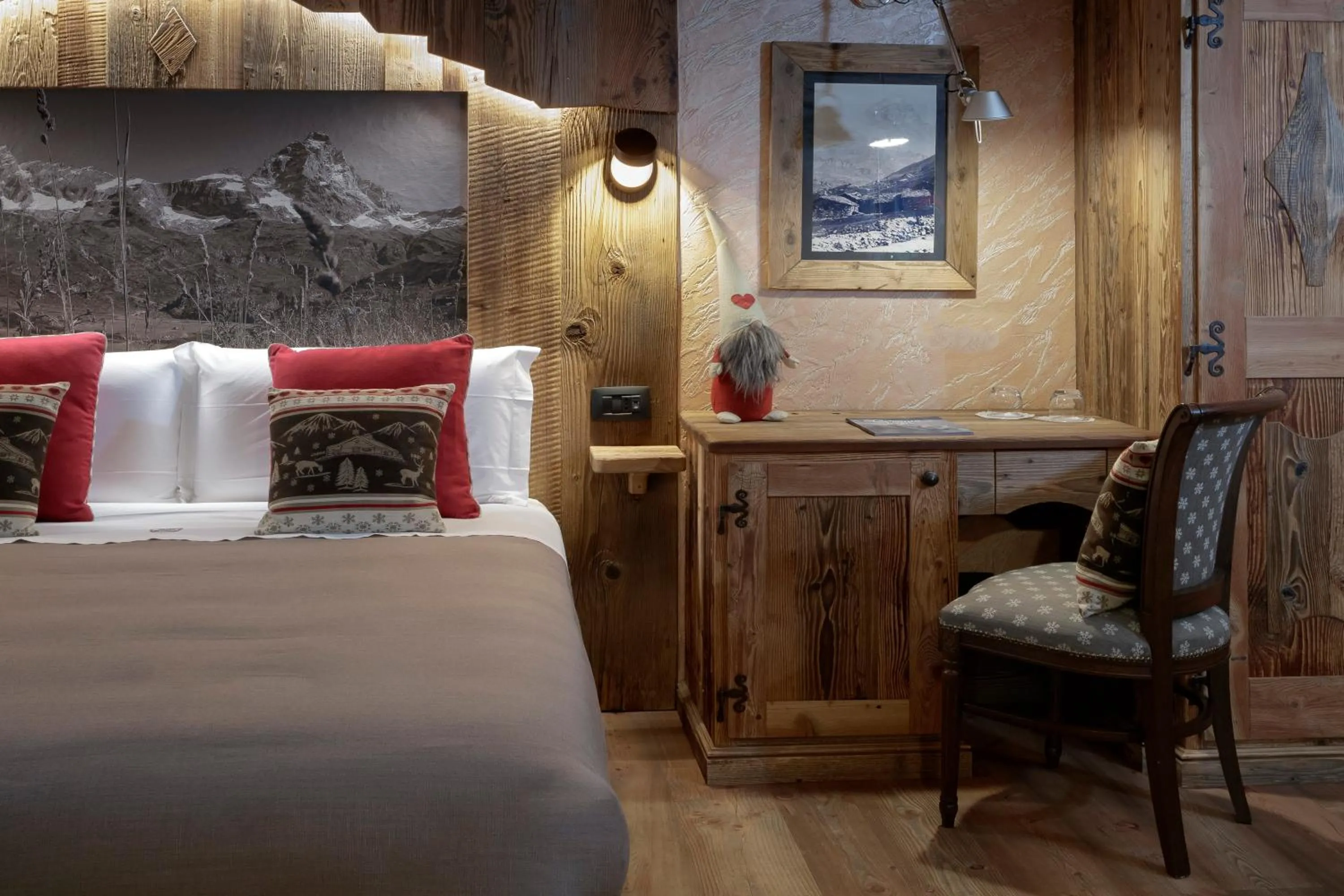Bedroom, Bed in Francois Boutique Rooms - Matterhorn Retreat & SPA in Cervinia