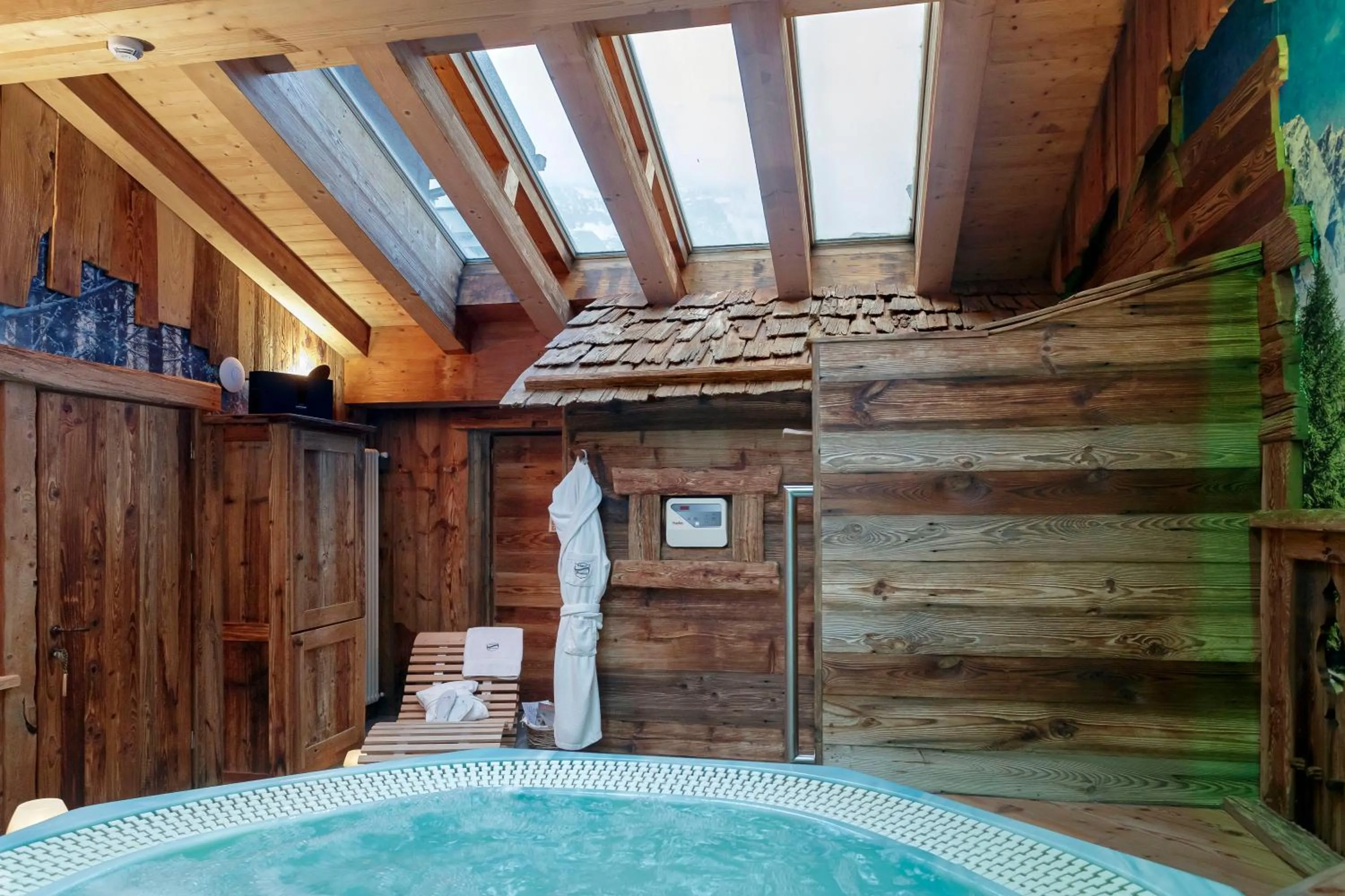 Hot Tub in Francois Boutique Rooms - Matterhorn Retreat & SPA in Cervinia