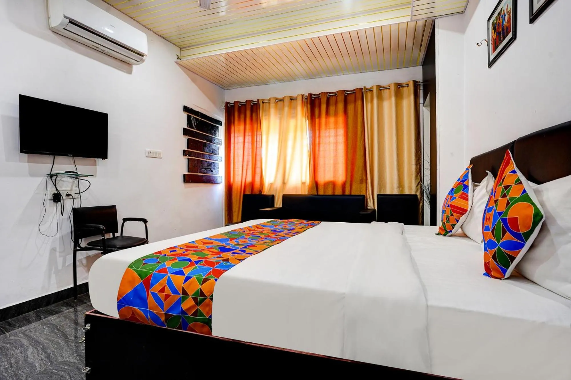 Communal lounge/ TV room, Bed in Via Gauri Shree